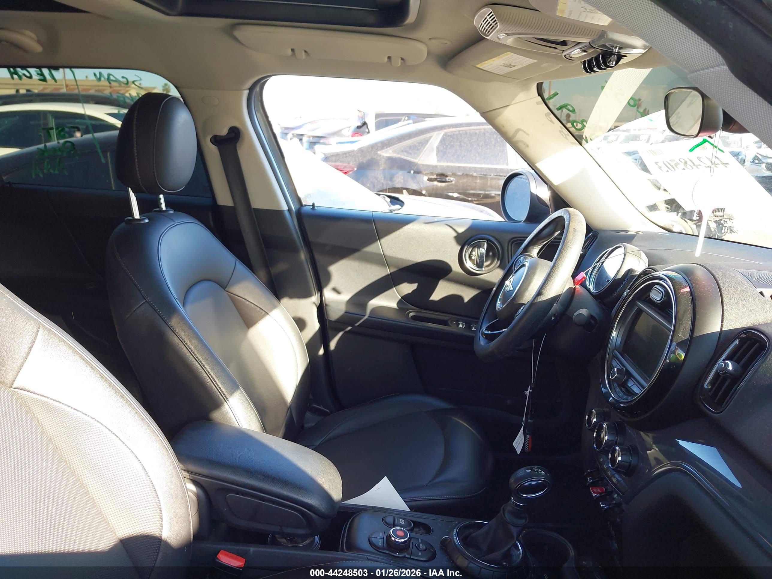 MINI COUNTRYMAN image 5