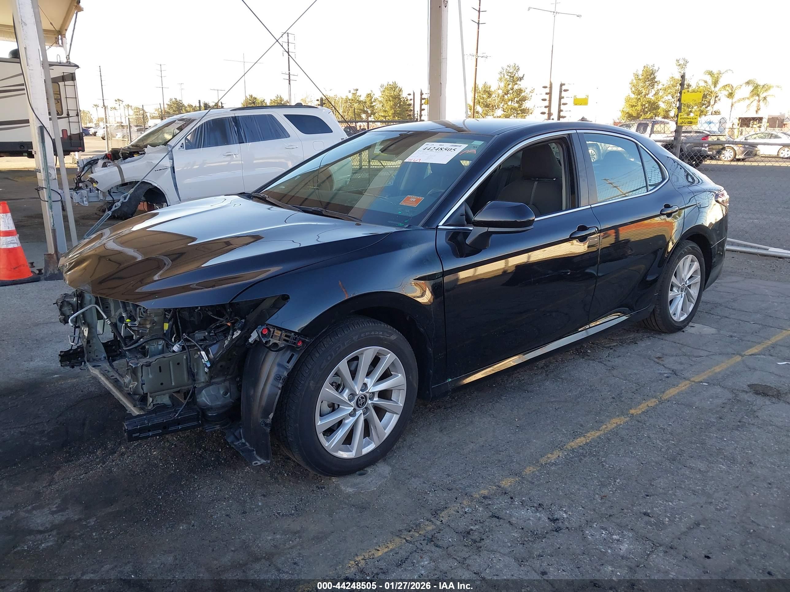 TOYOTA CAMRY image 2