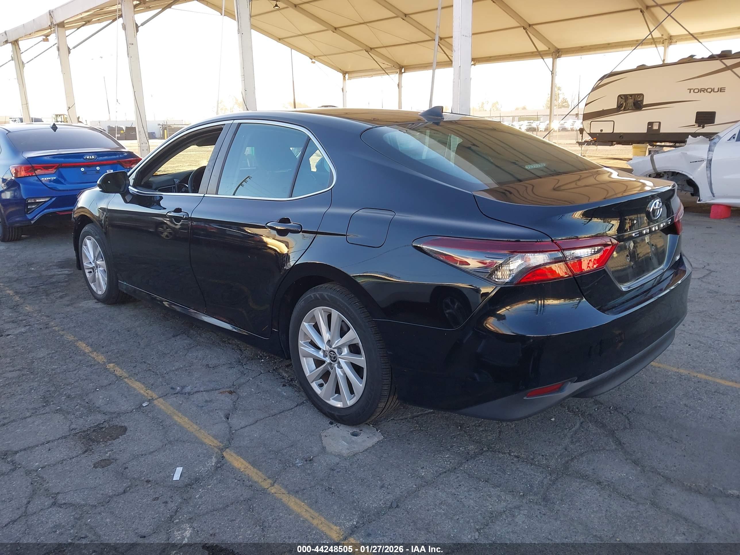 TOYOTA CAMRY image 3
