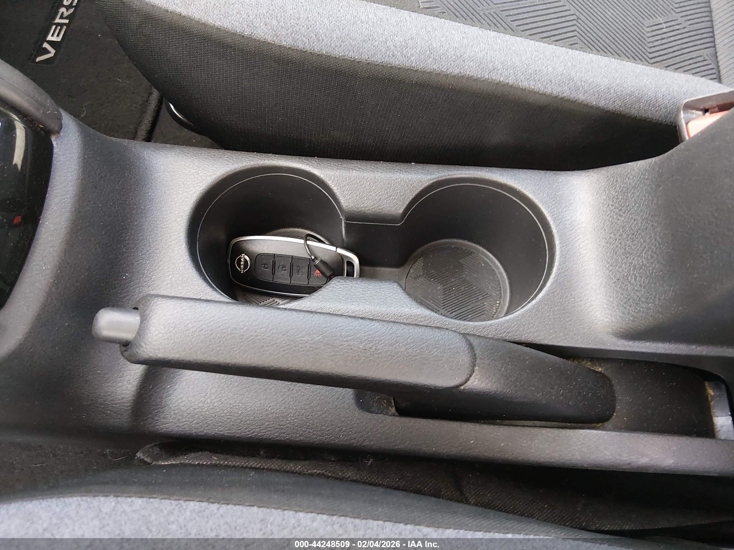 NISSAN VERSA image 11