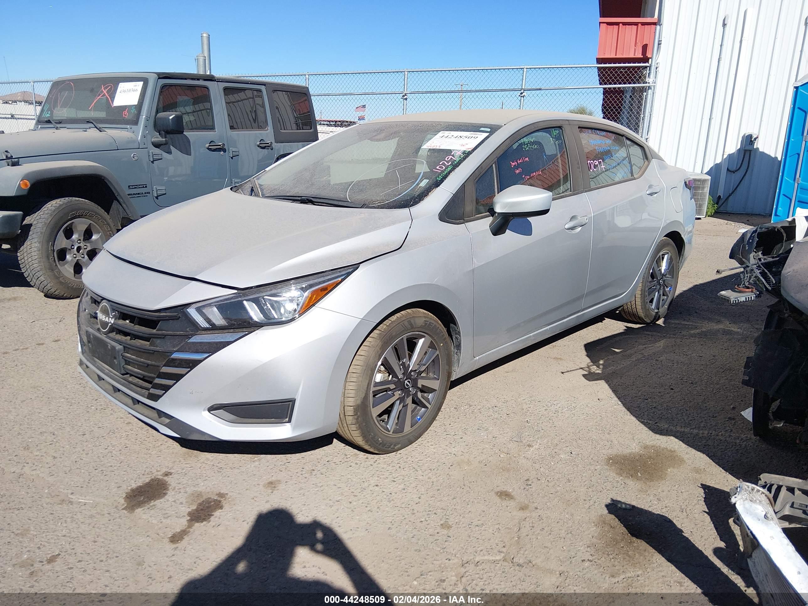 NISSAN VERSA image 2