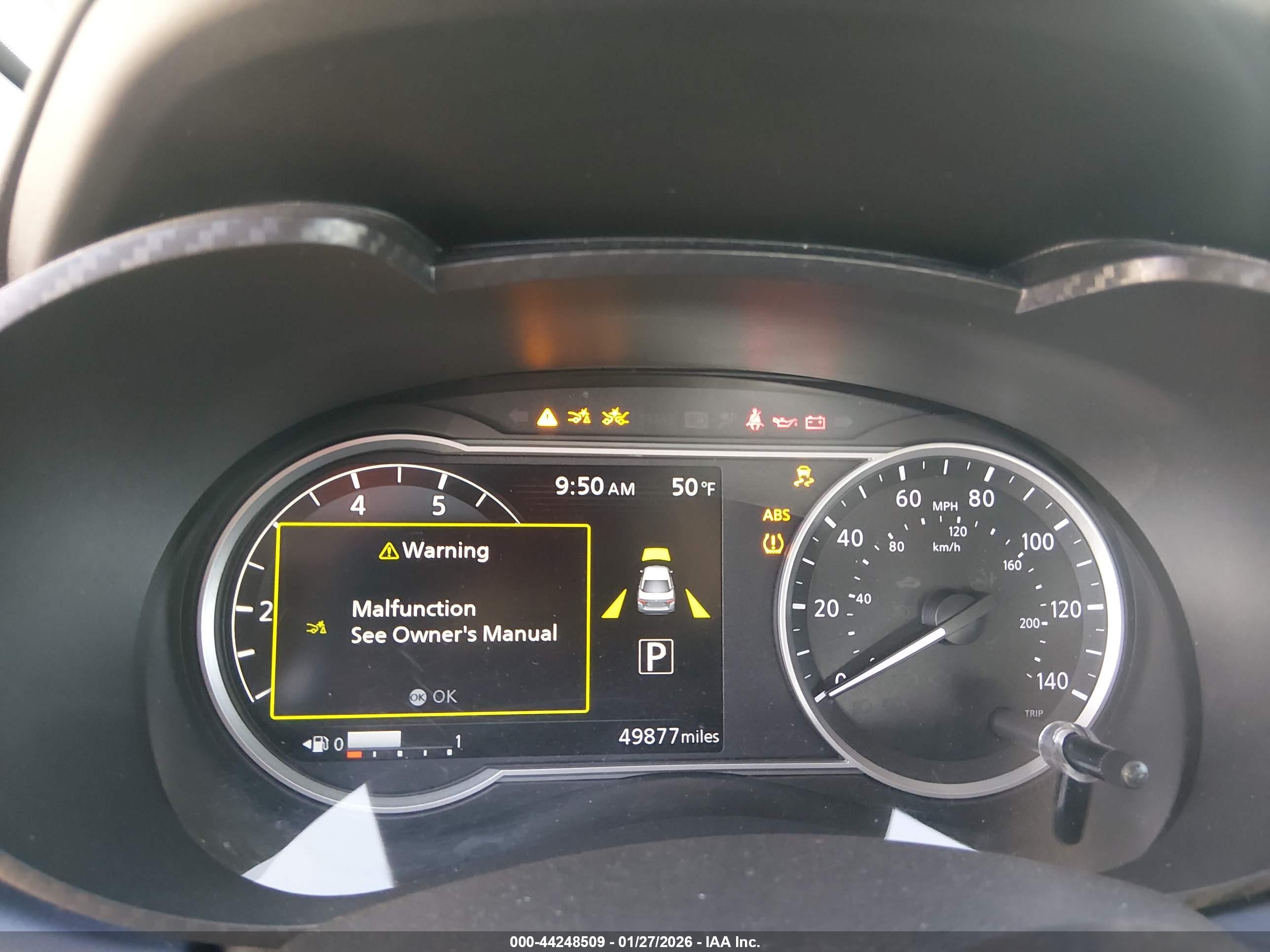 NISSAN VERSA image 7