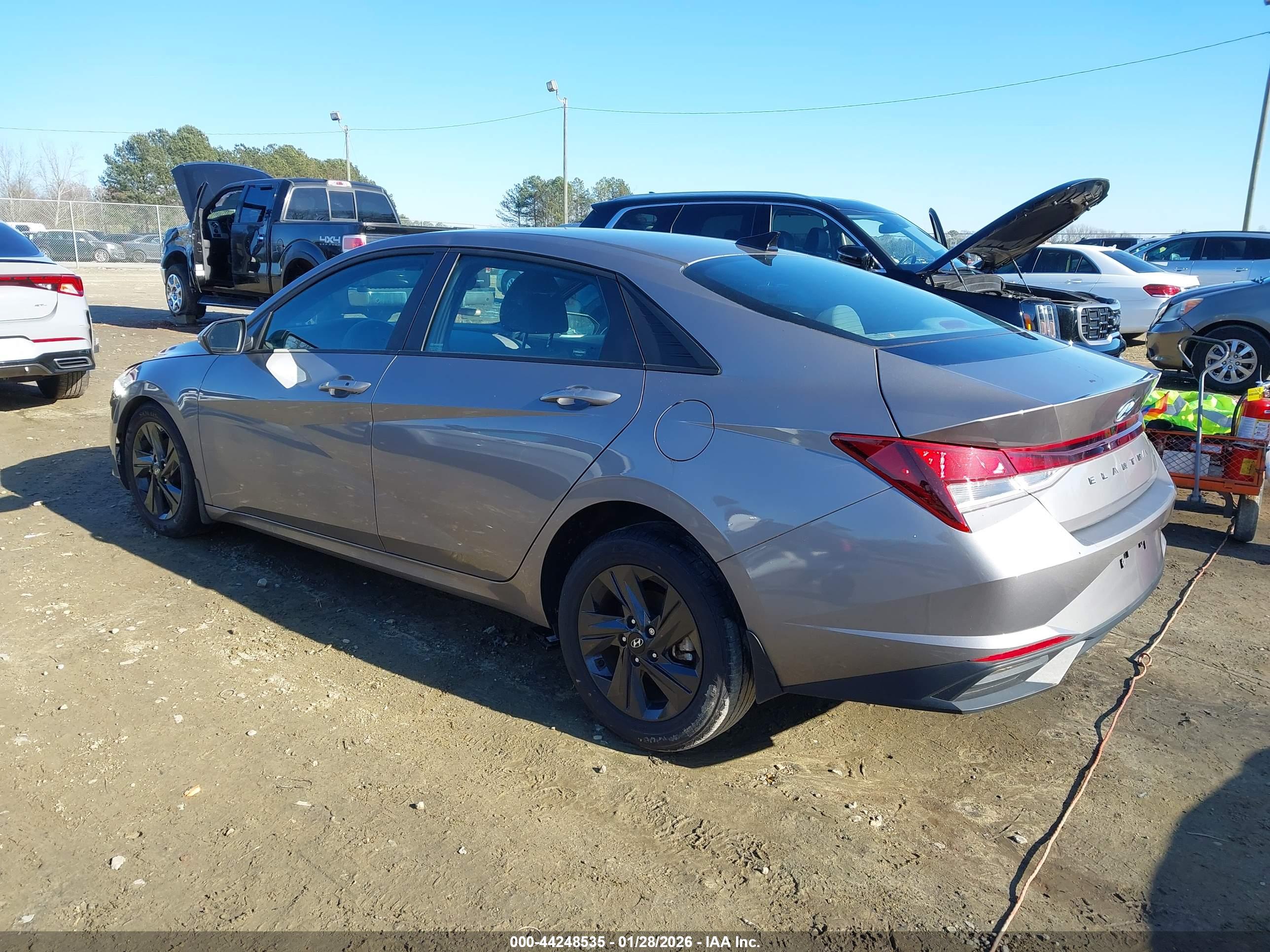 HYUNDAI ELANTRA image 3