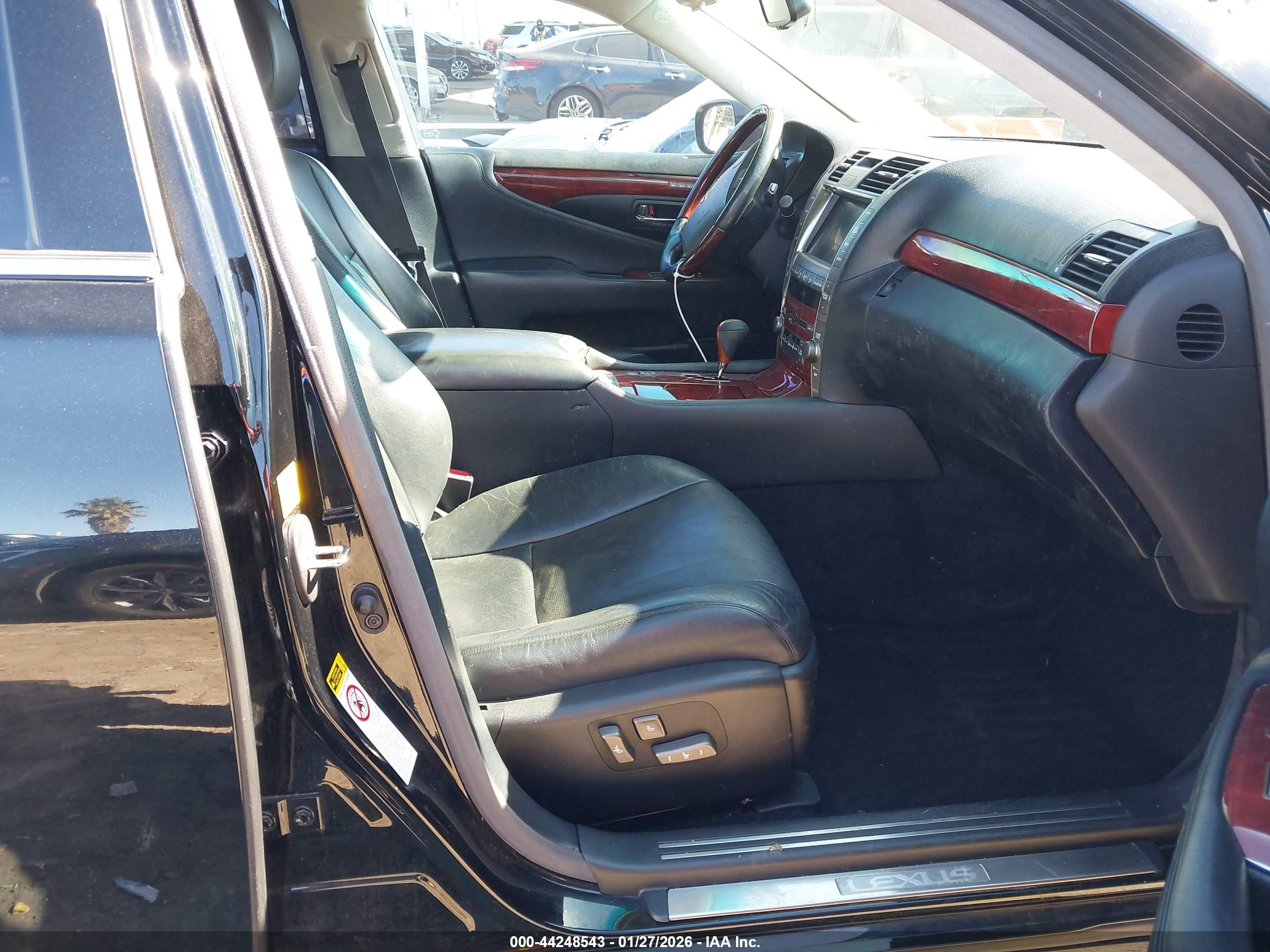 LEXUS LS image 5