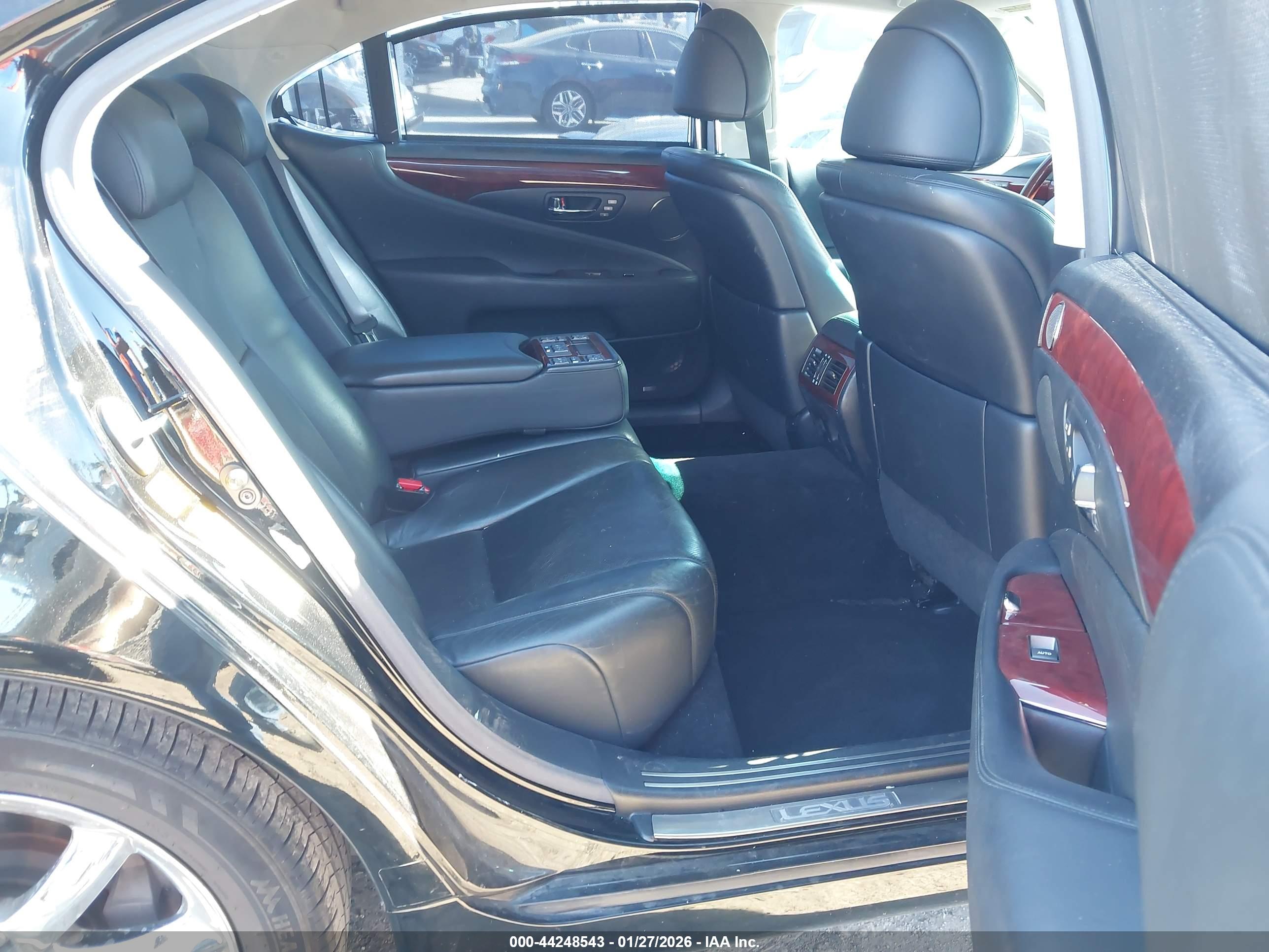 LEXUS LS image 8