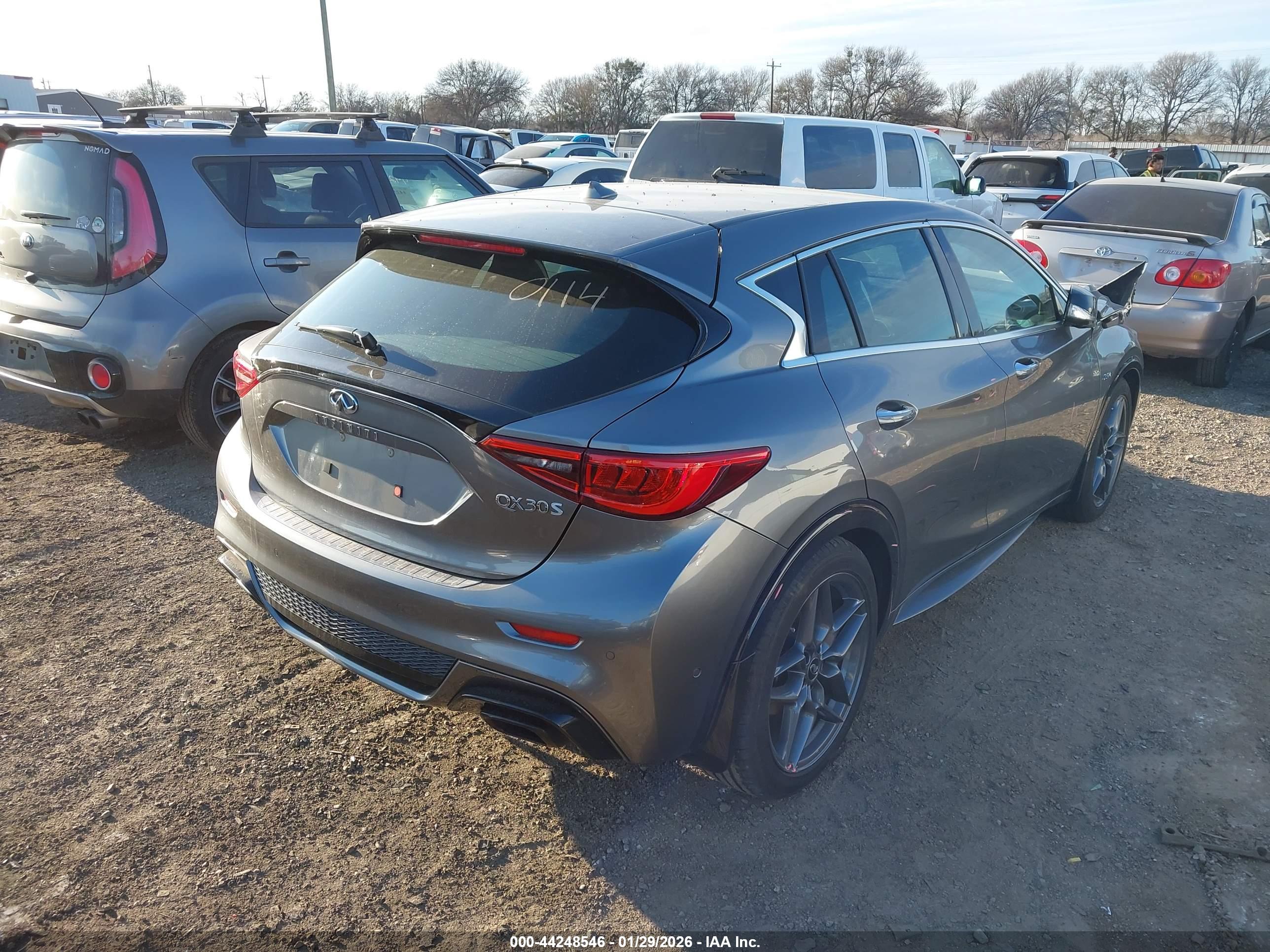 INFINITI QX30 image 4