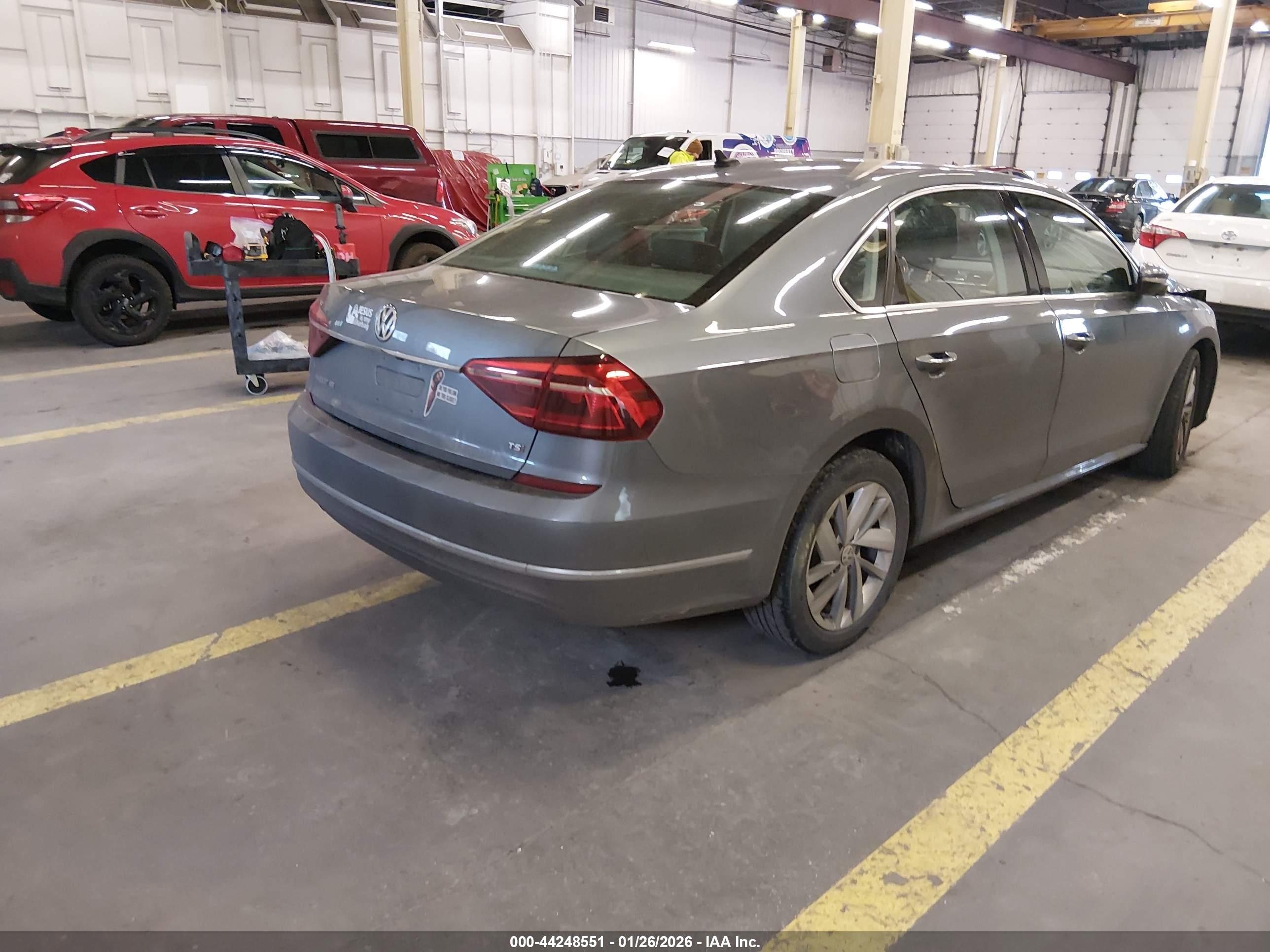 VOLKSWAGEN PASSAT image 4