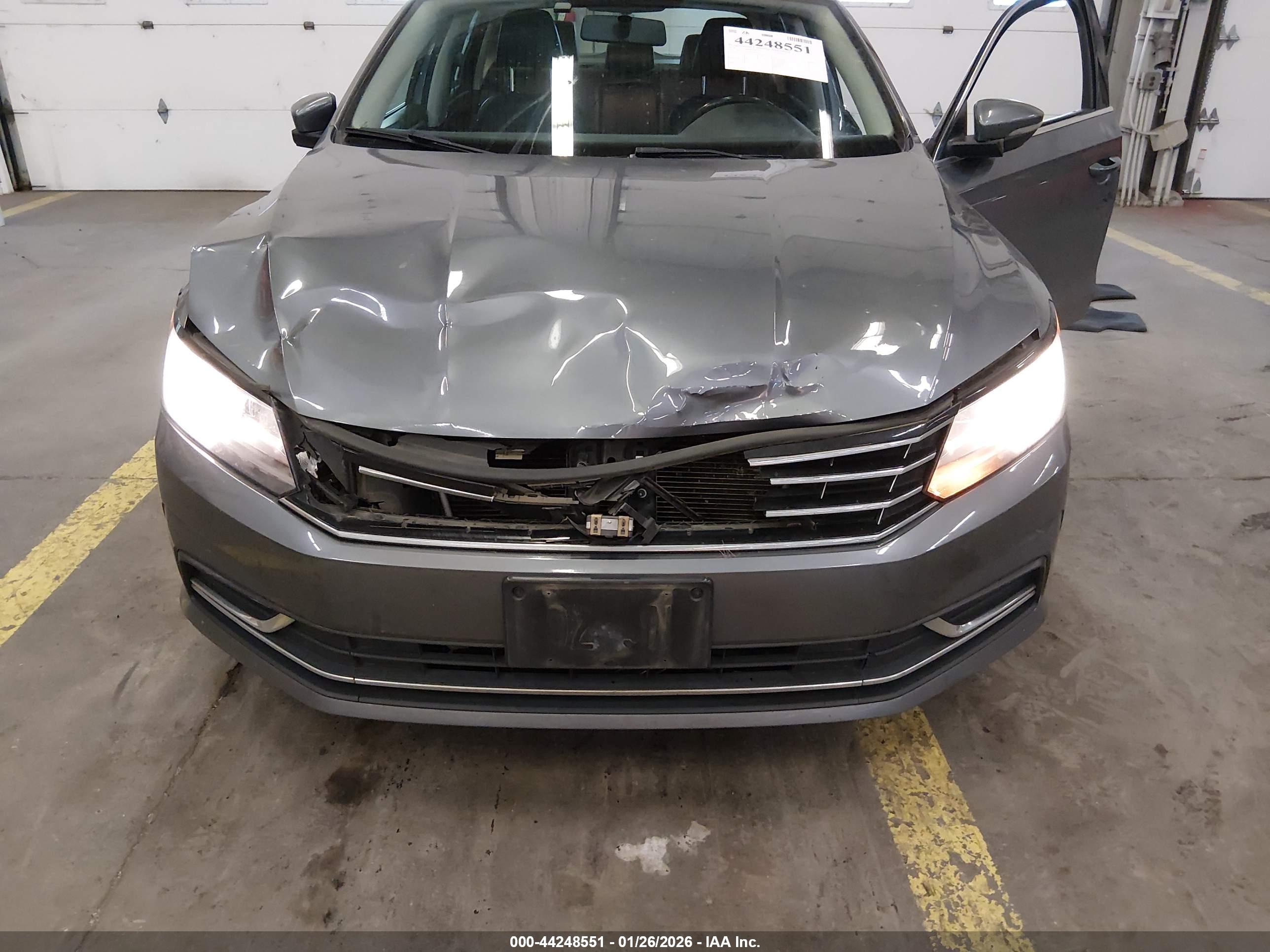 VOLKSWAGEN PASSAT image 6