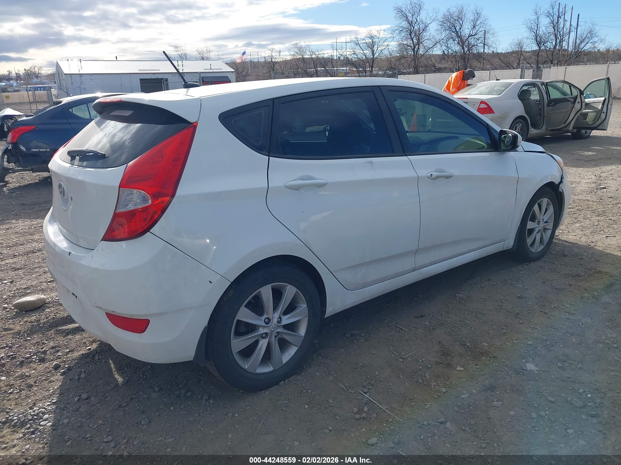 HYUNDAI ACCENT image 4