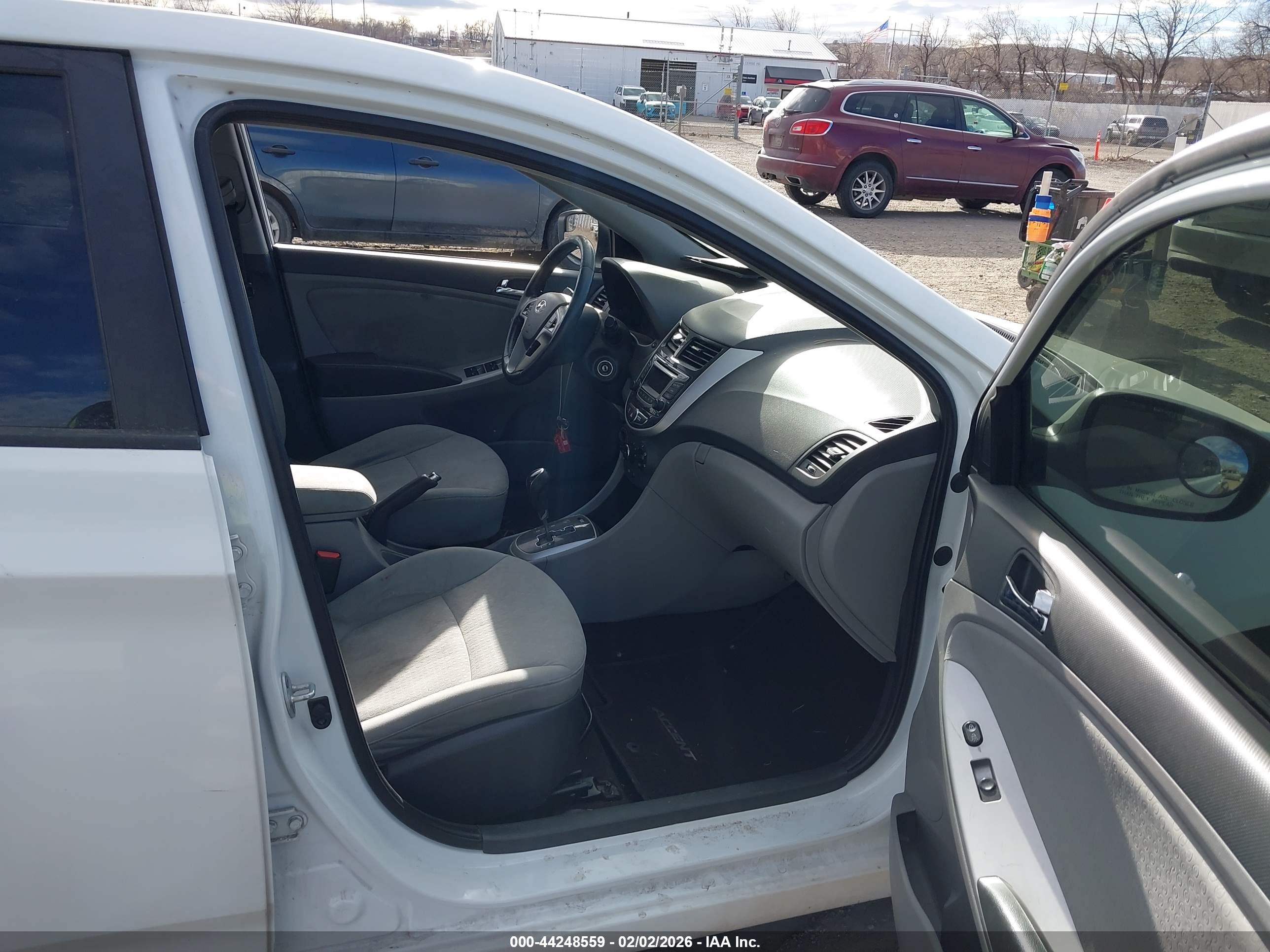 HYUNDAI ACCENT image 5