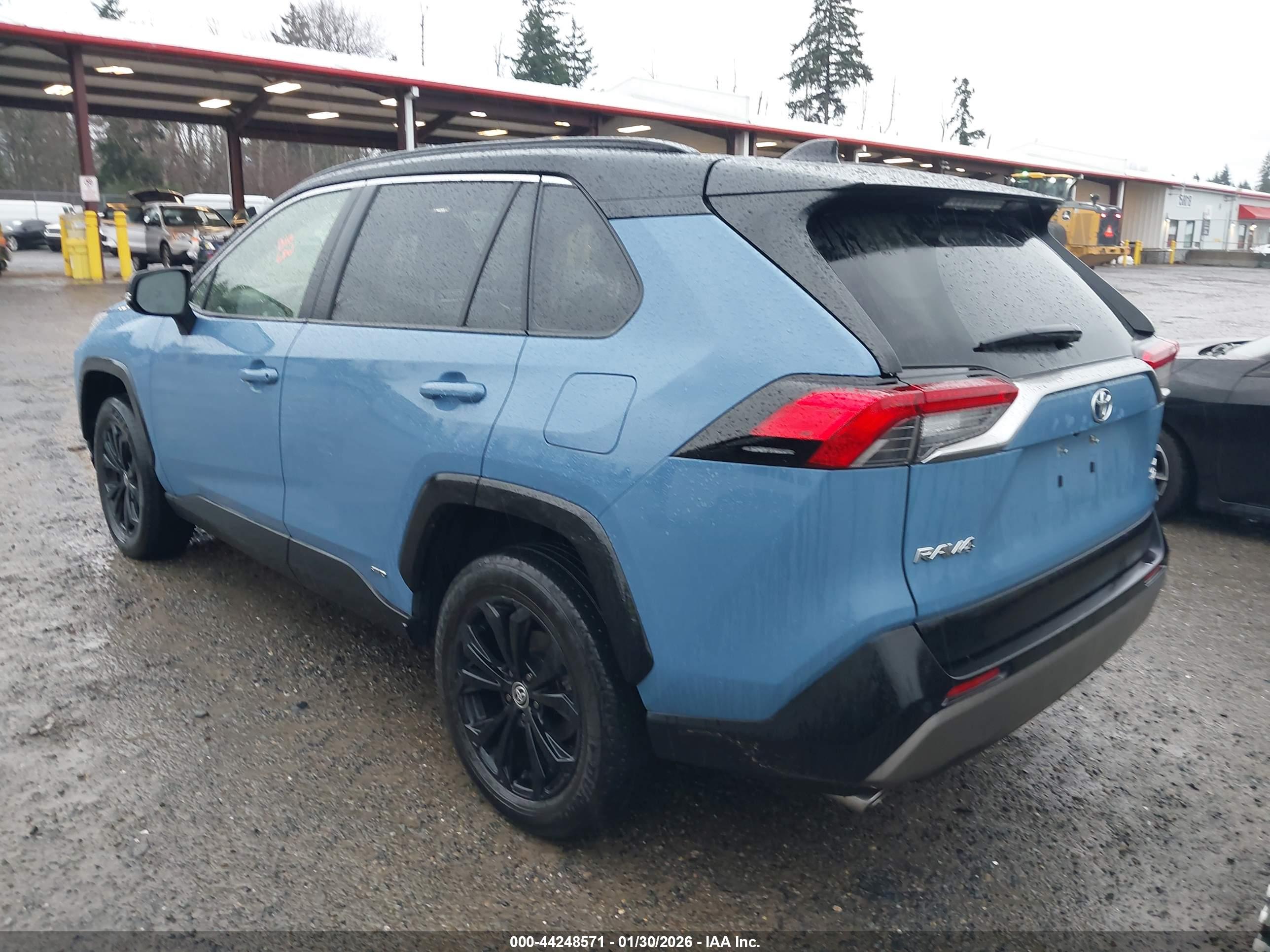TOYOTA RAV4 image 3