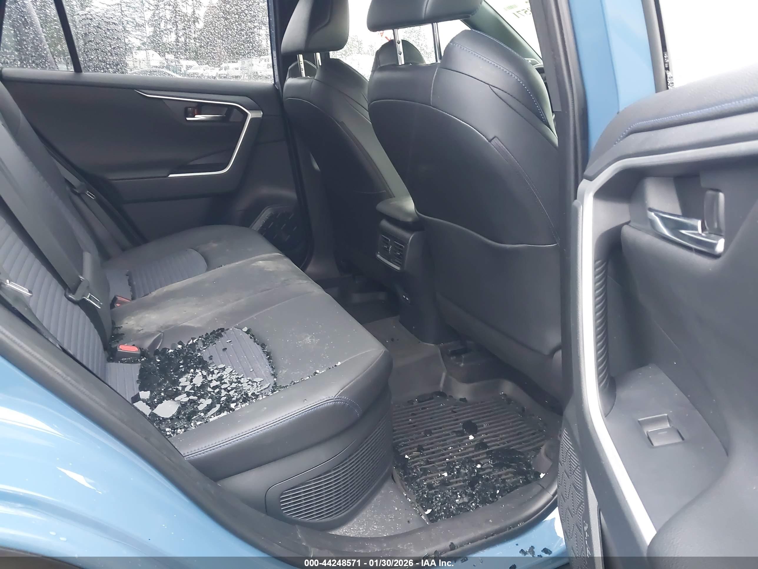 TOYOTA RAV4 image 8