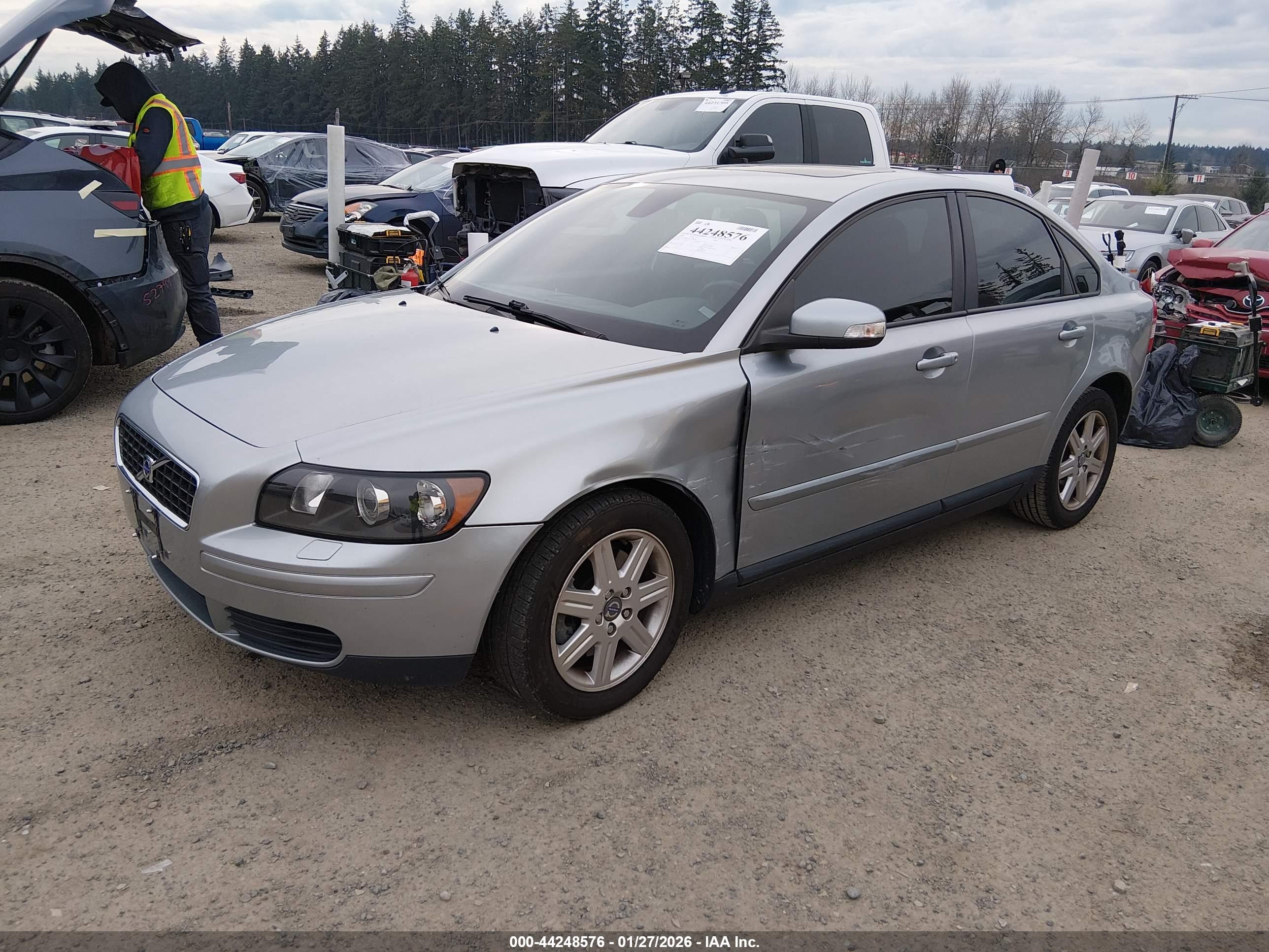 VOLVO S40 image 2
