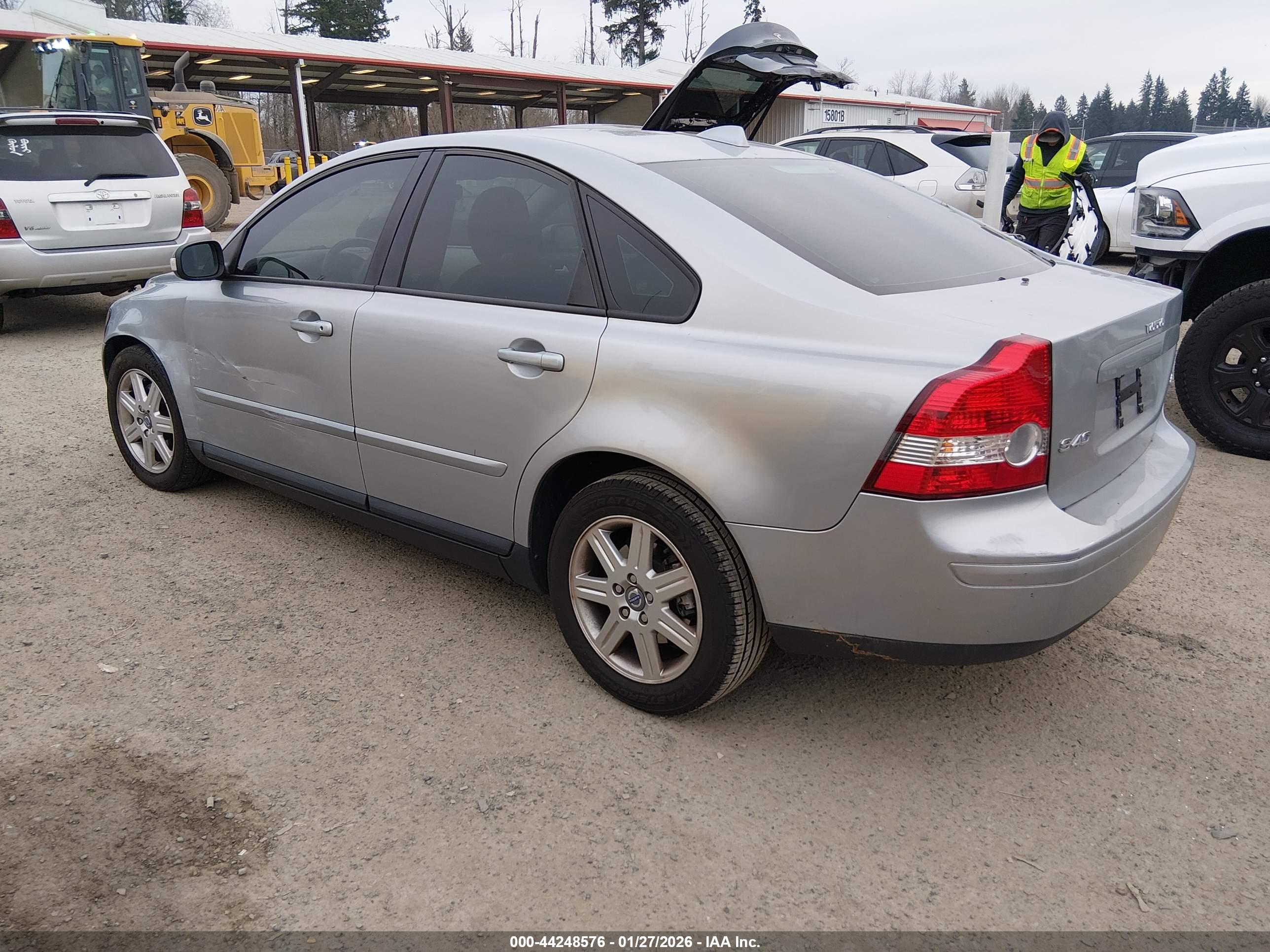 VOLVO S40 image 3
