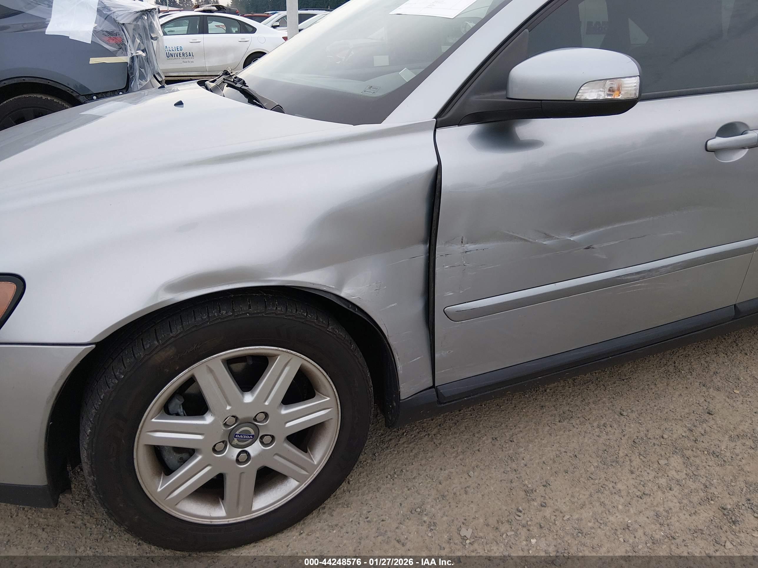 VOLVO S40 image 6