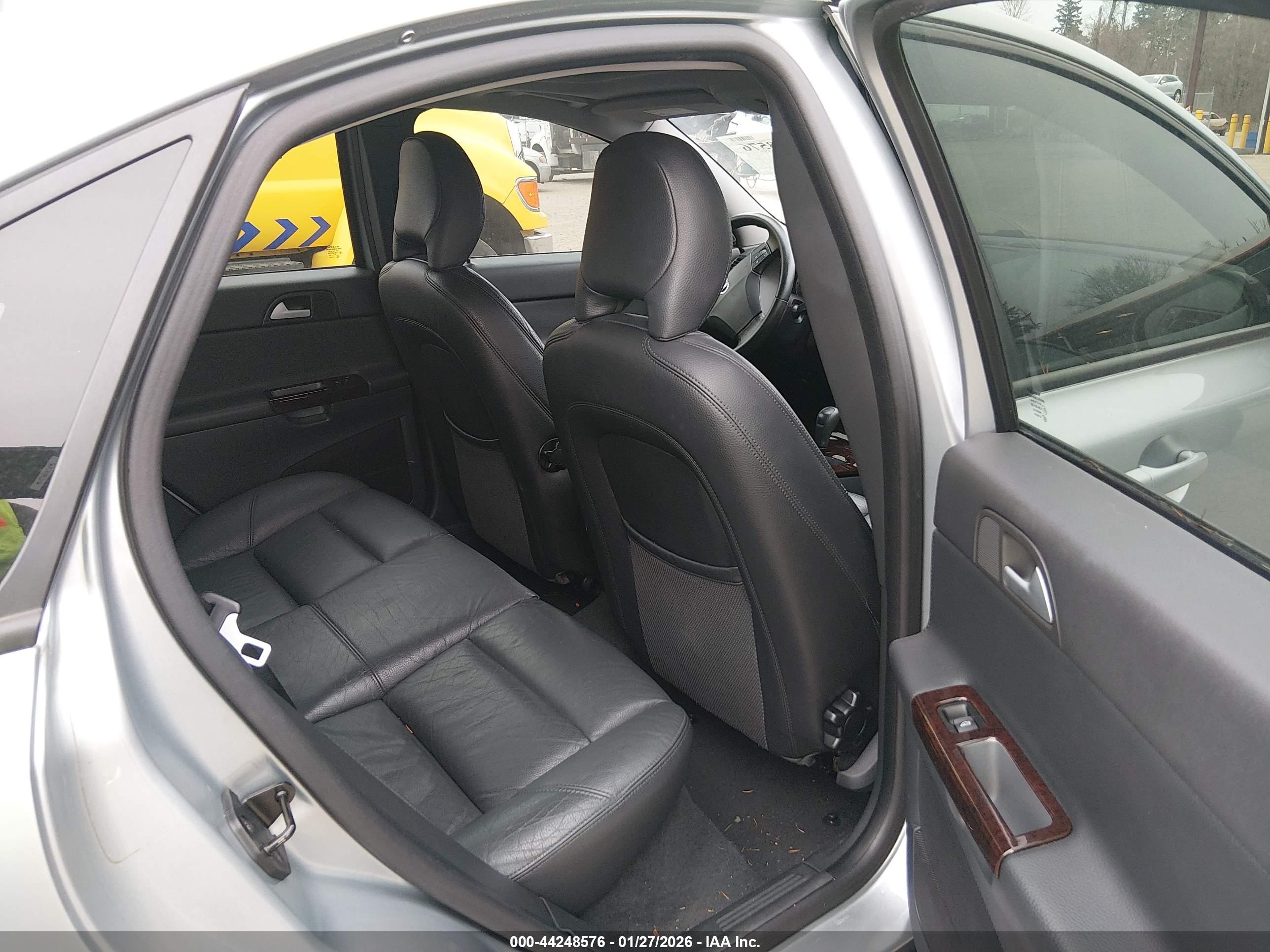 VOLVO S40 image 8