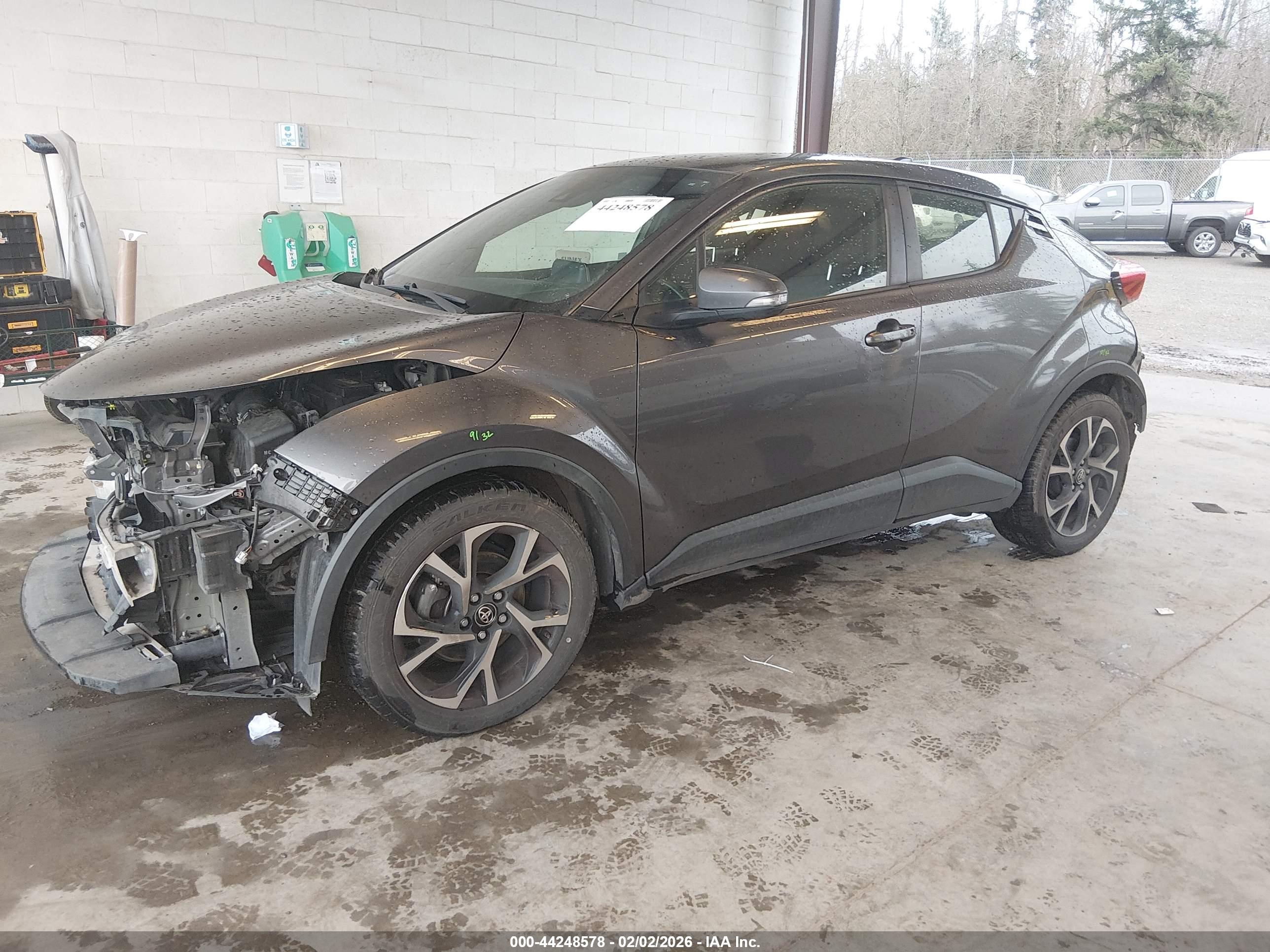 TOYOTA C-HR image 2