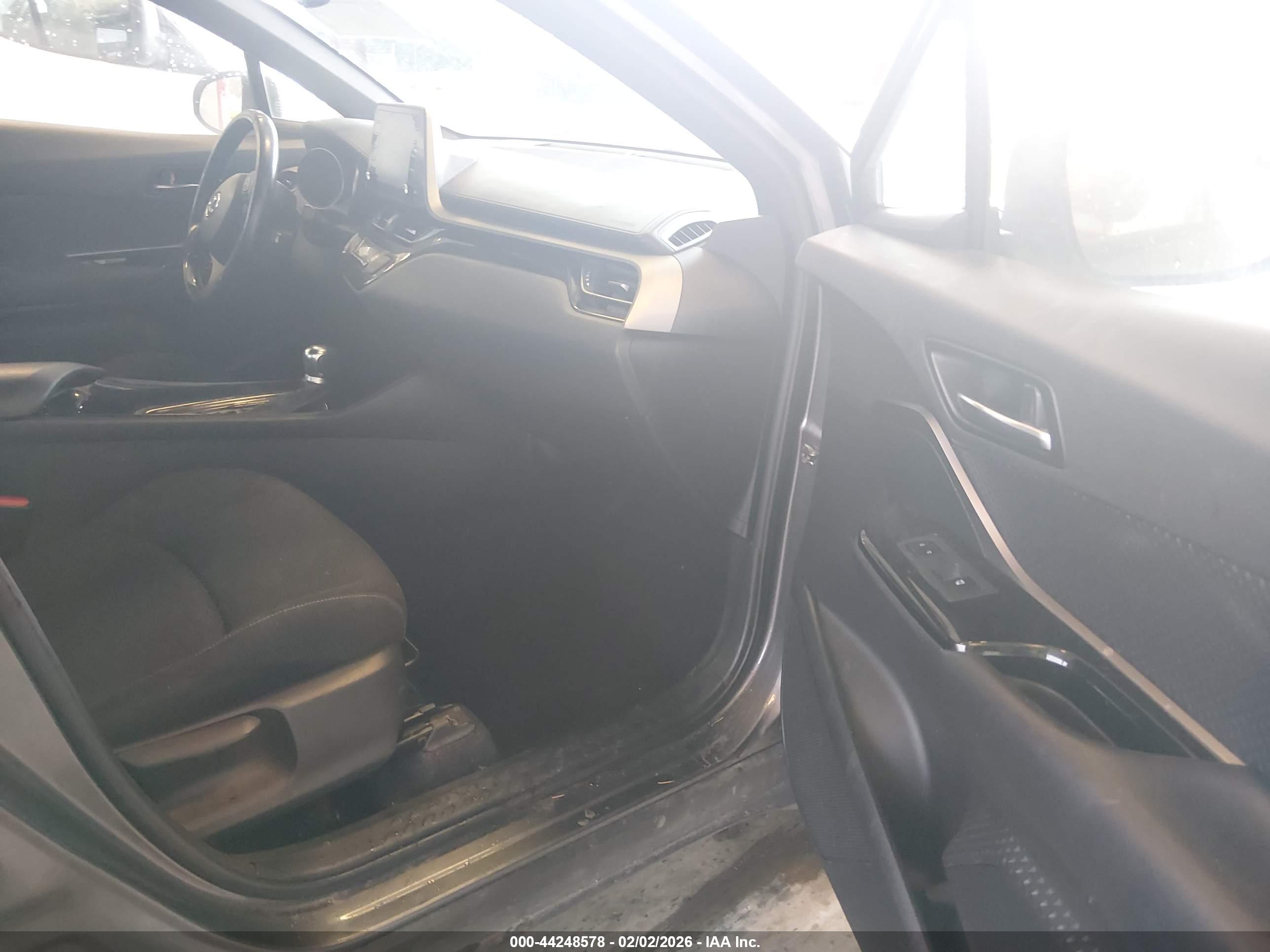 TOYOTA C-HR image 5