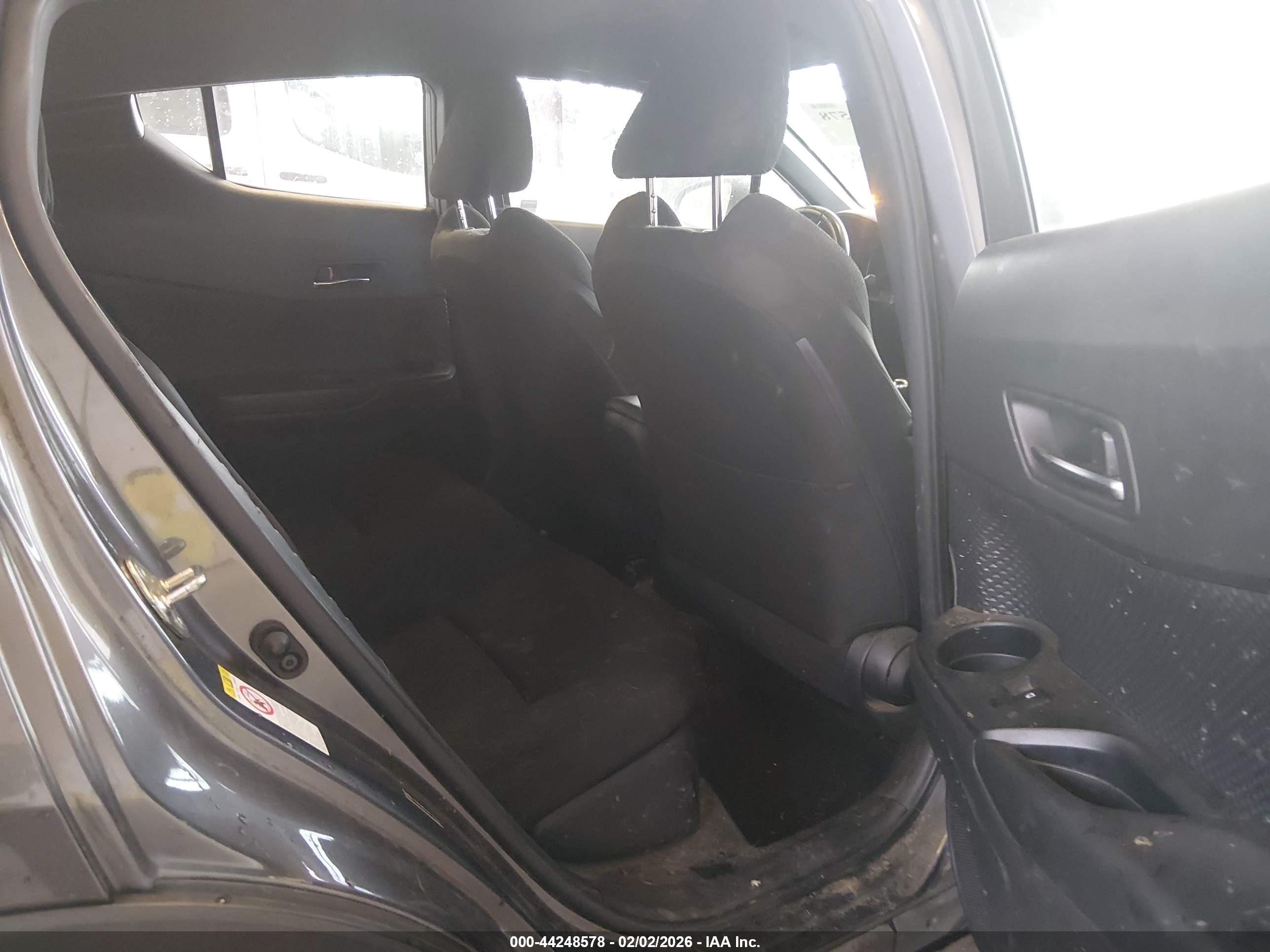 TOYOTA C-HR image 8