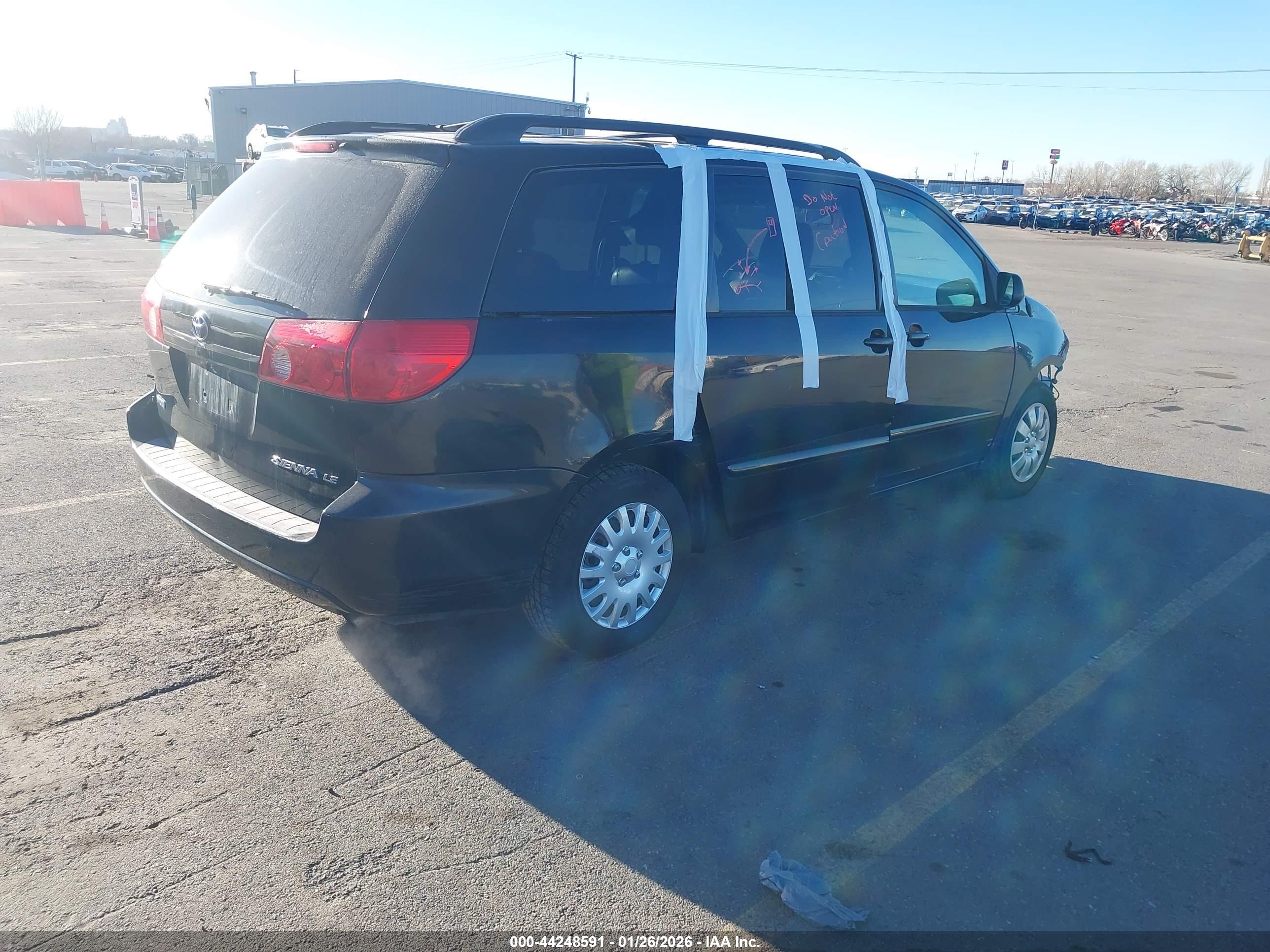 TOYOTA SIENNA image 3
