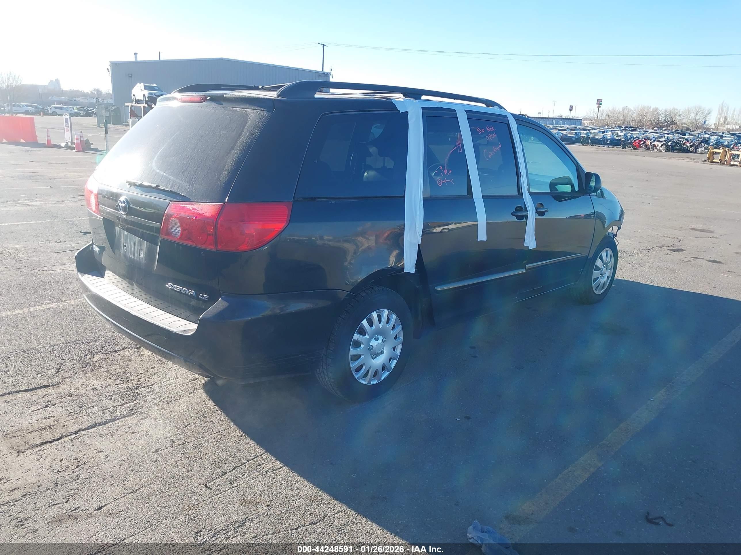 TOYOTA SIENNA image 4