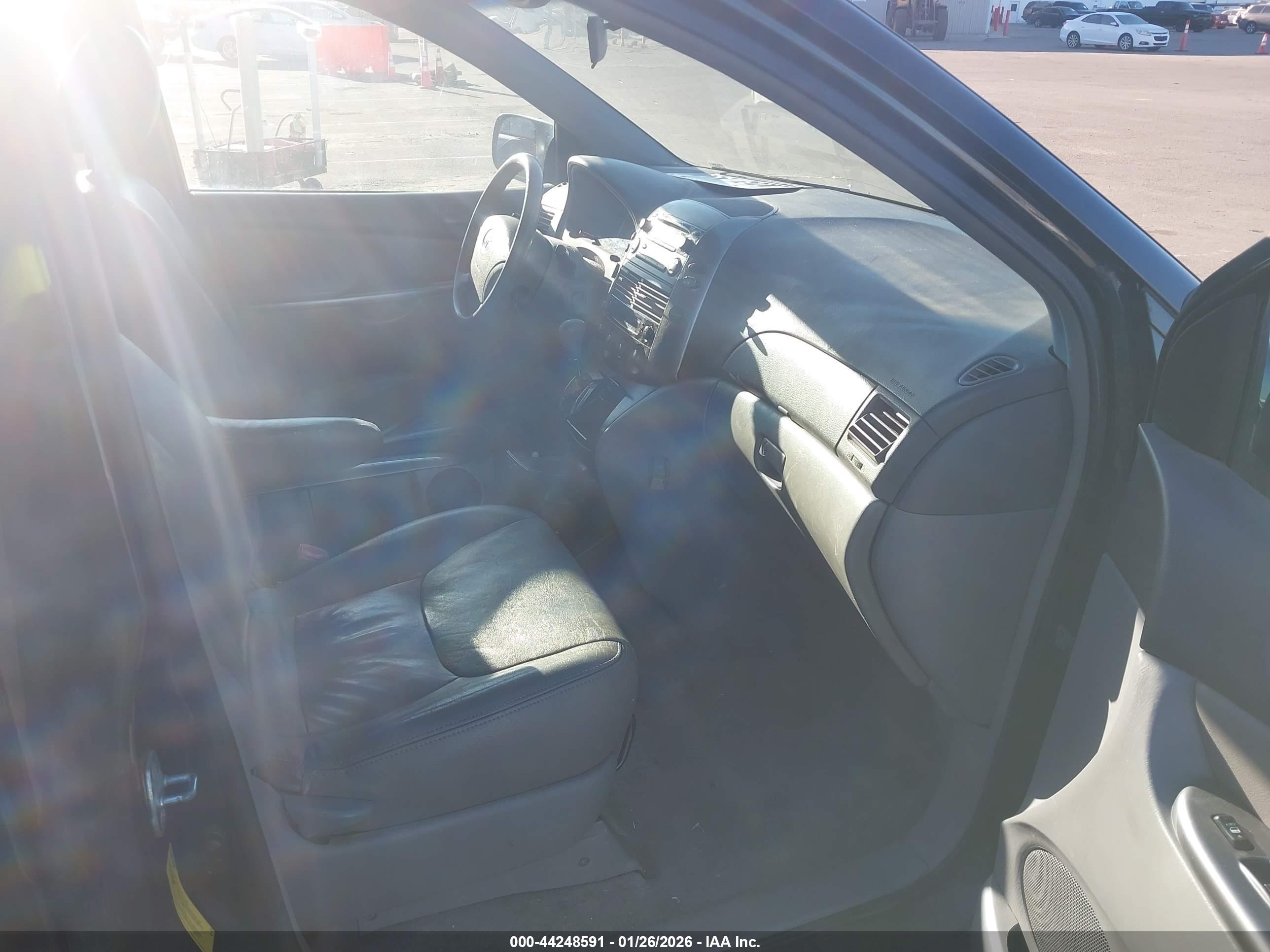 TOYOTA SIENNA image 5