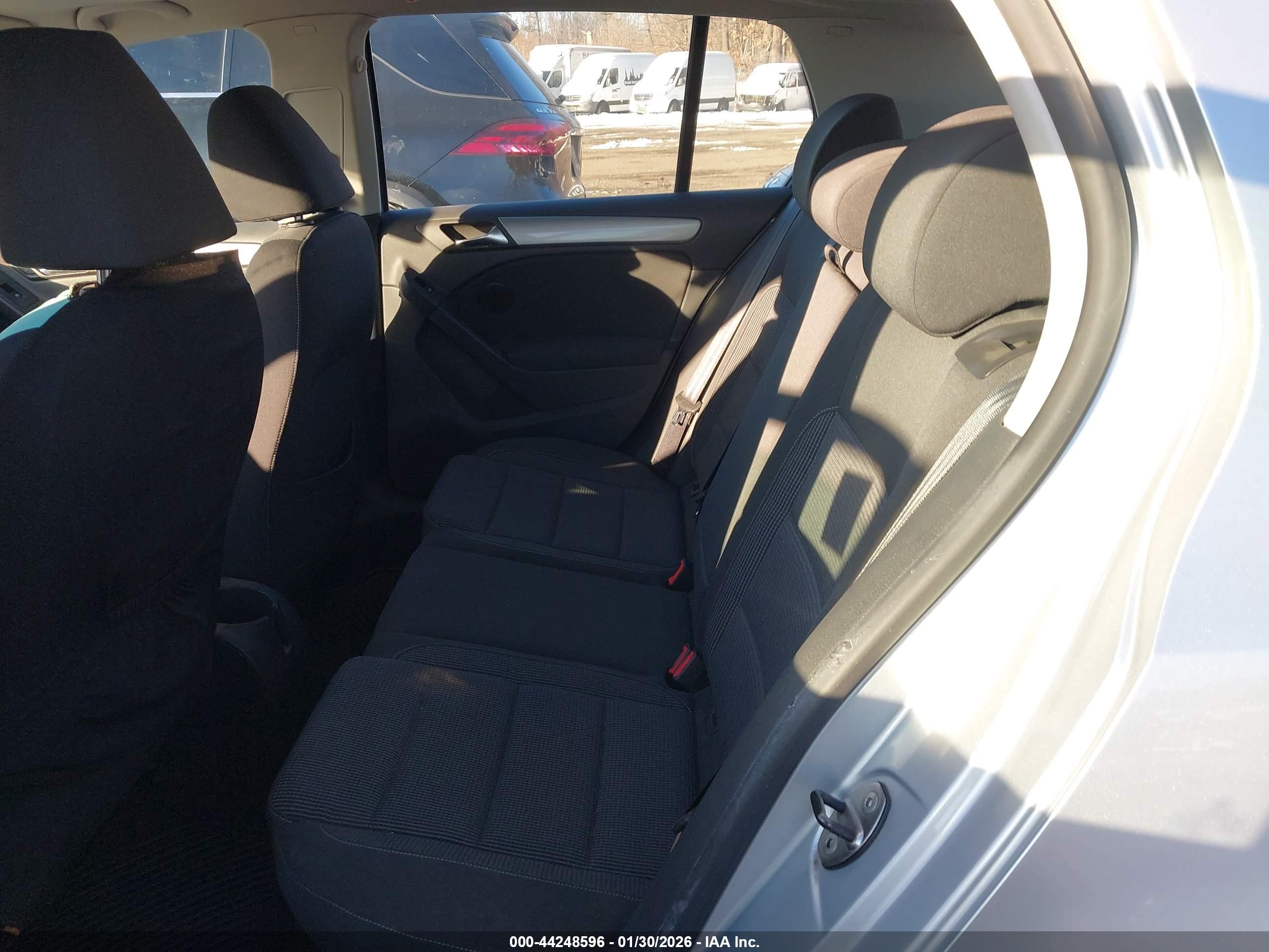 VOLKSWAGEN GOLF image 8
