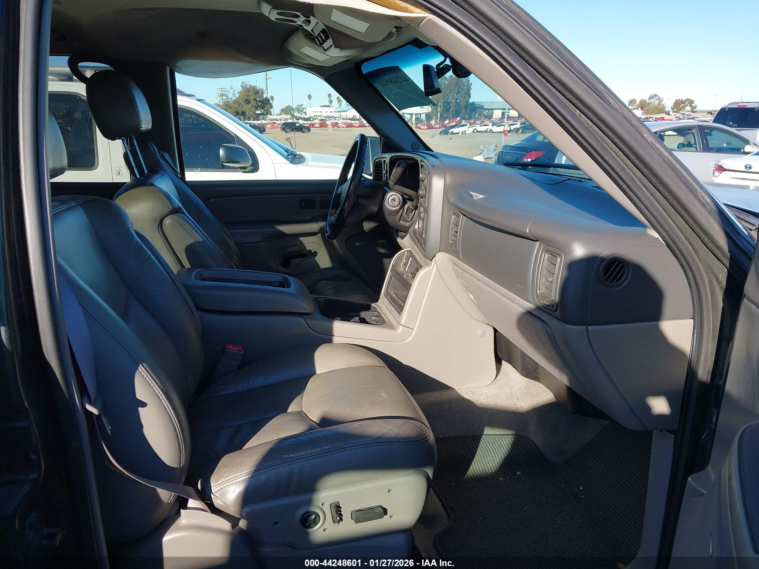 CHEVROLET TAHOE image 5