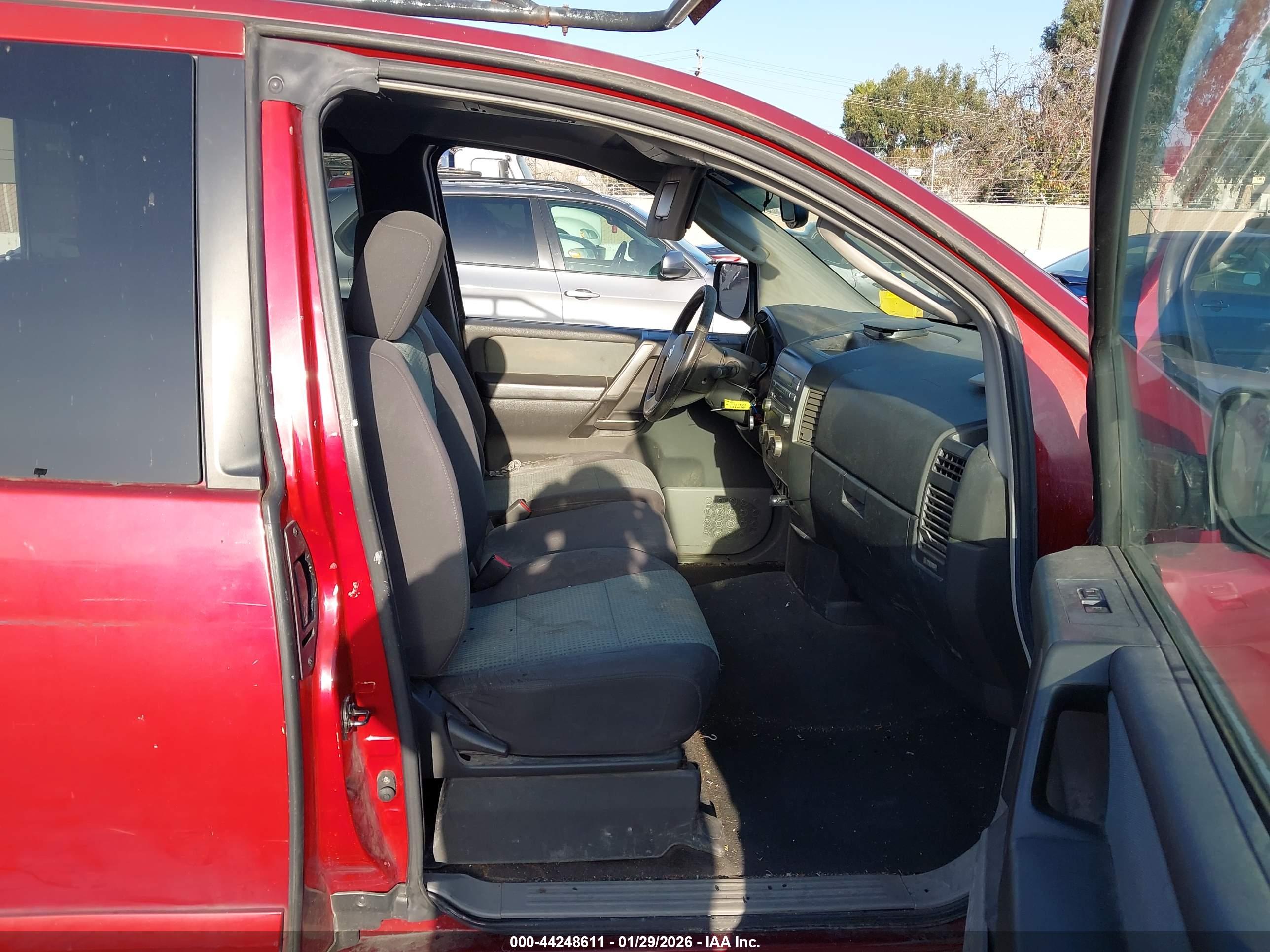 NISSAN TITAN image 5