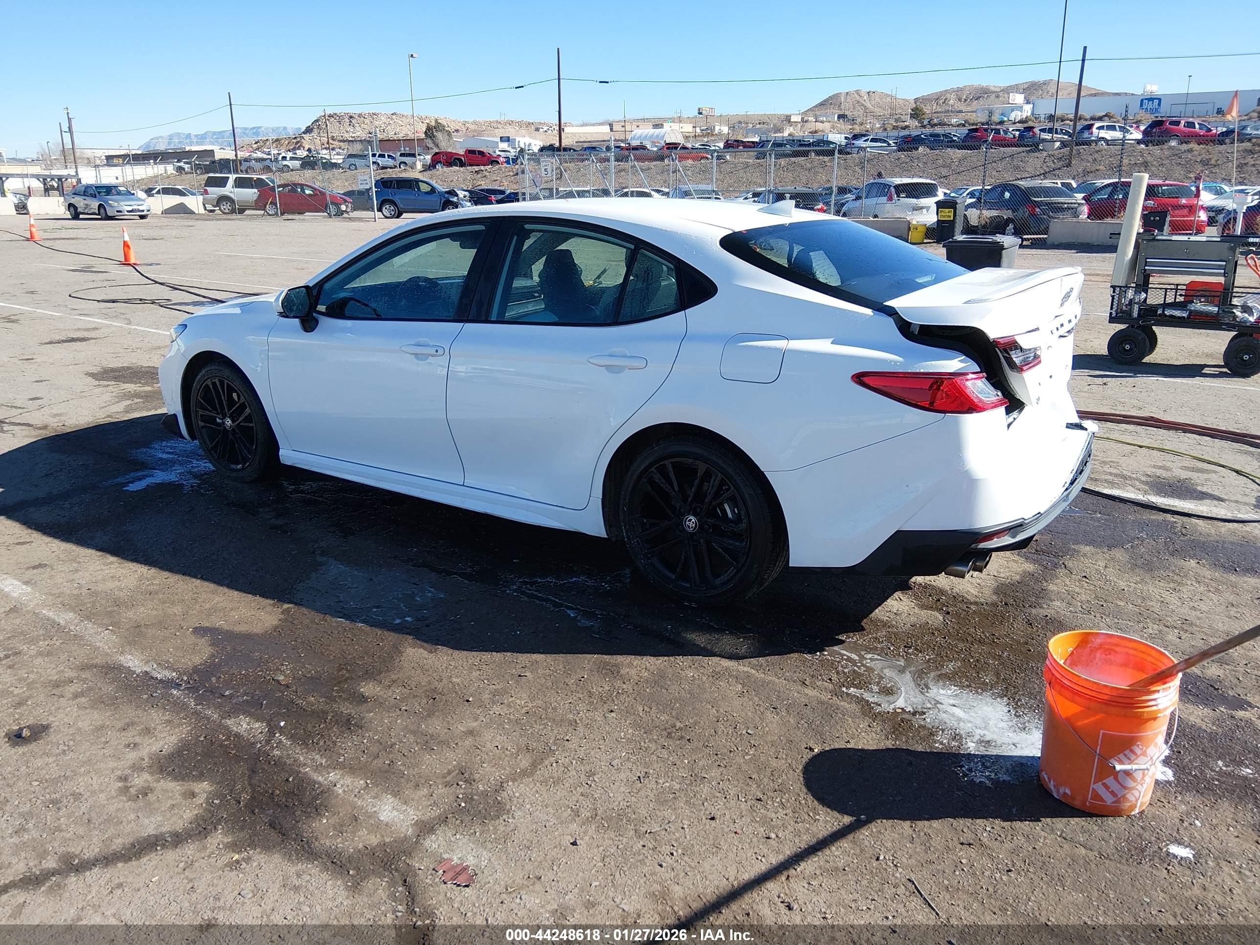 TOYOTA CAMRY image 3