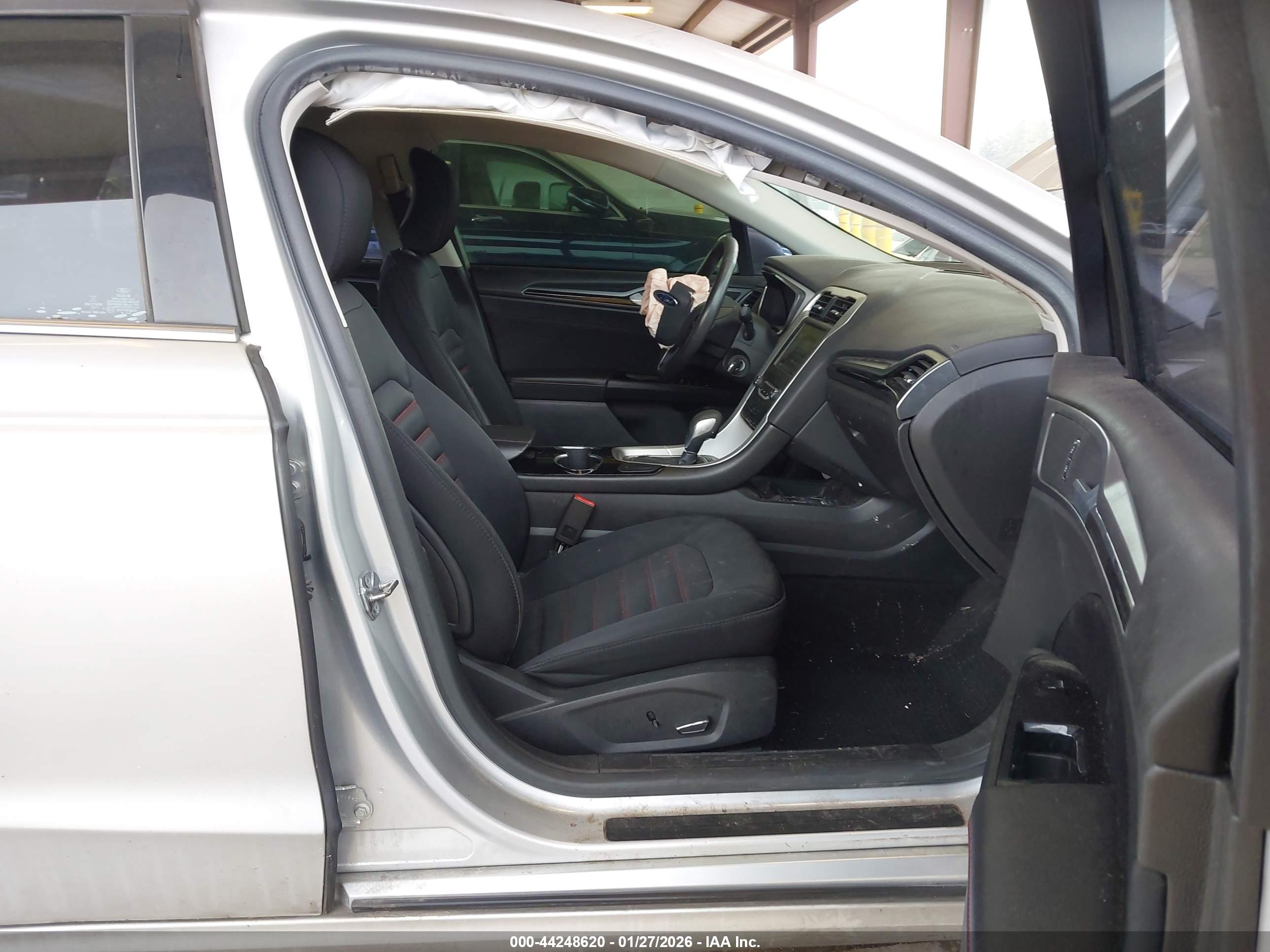 FORD FUSION image 5