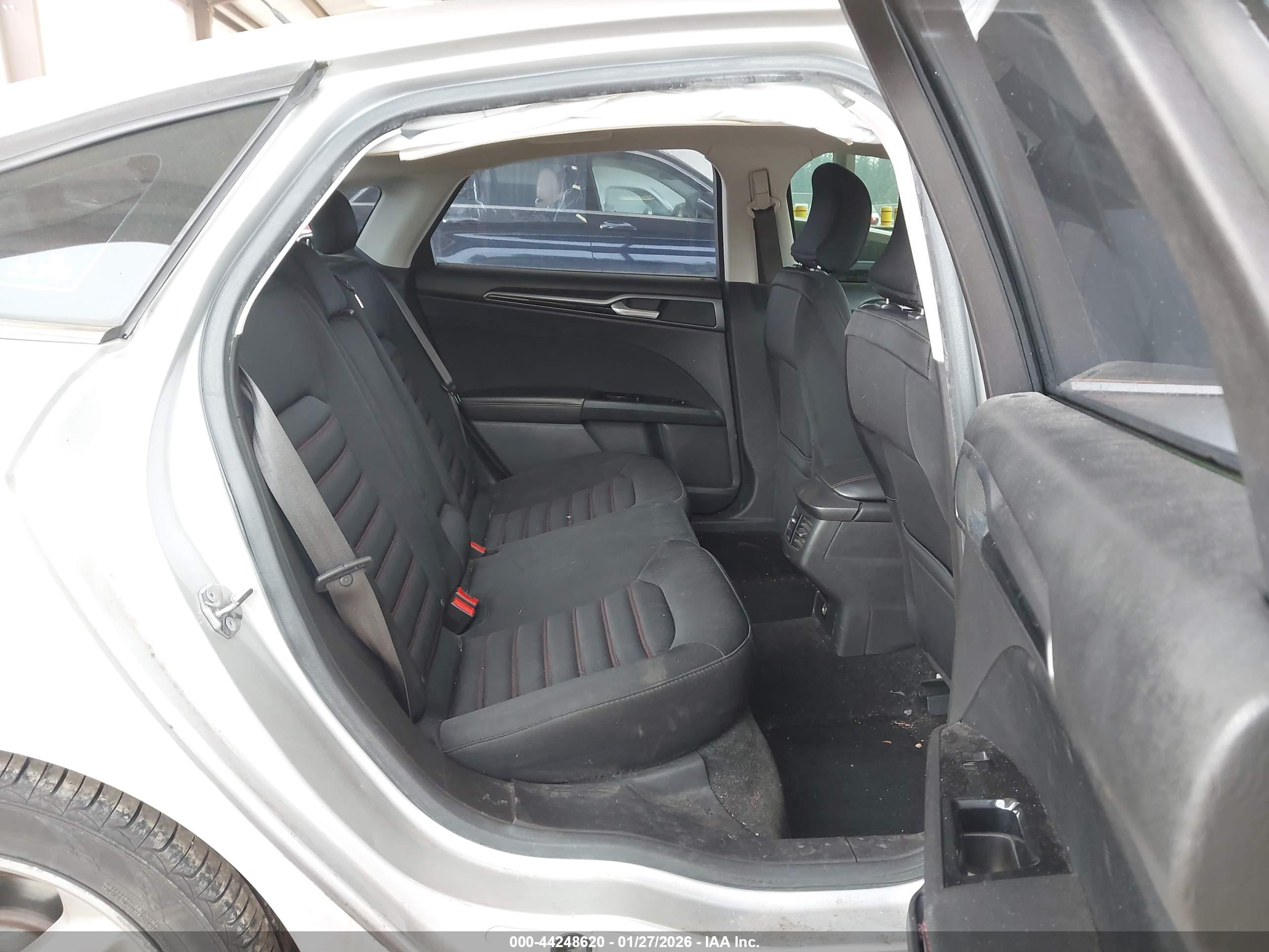 FORD FUSION image 8