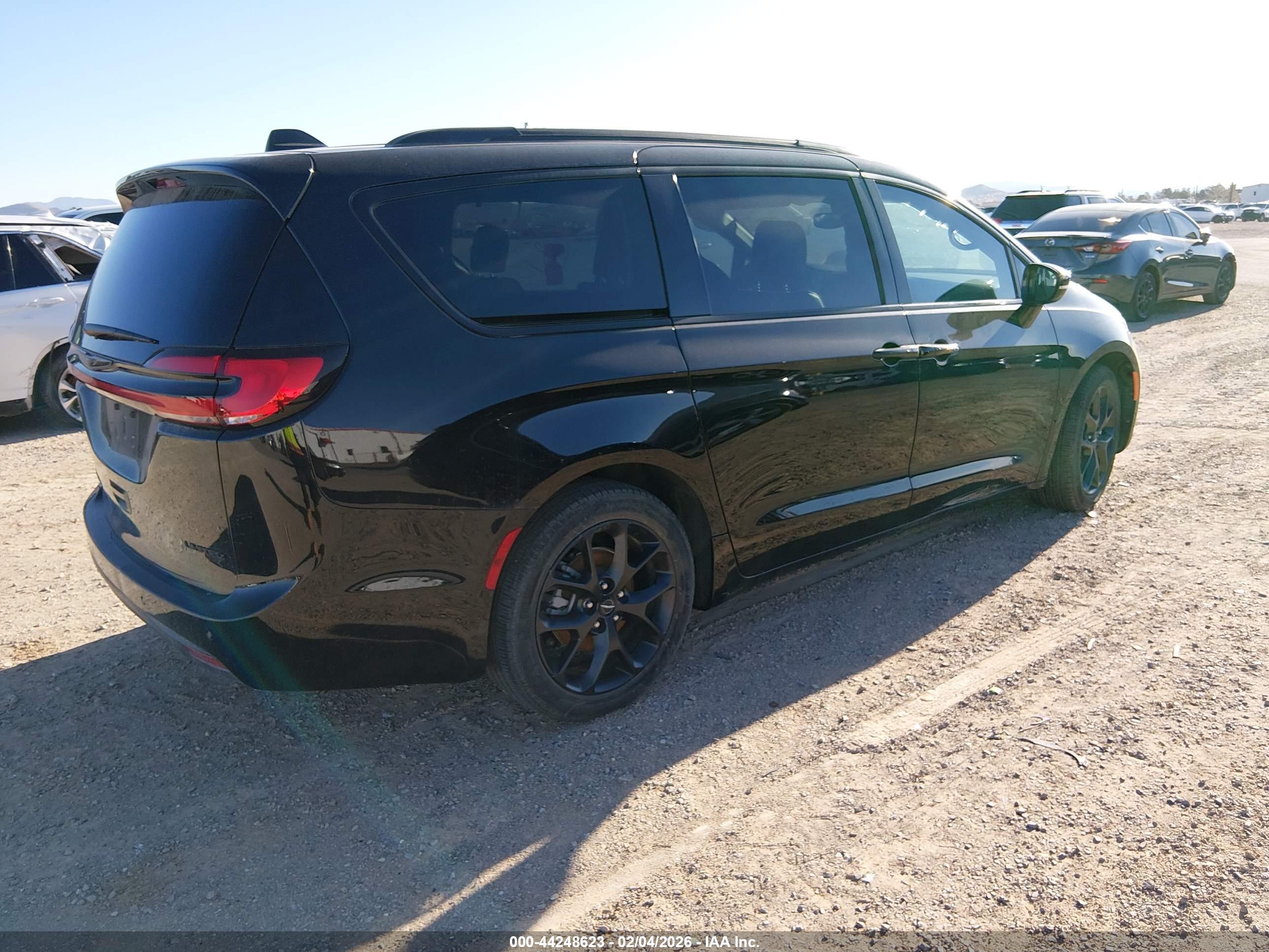 CHRYSLER PACIFICA image 4