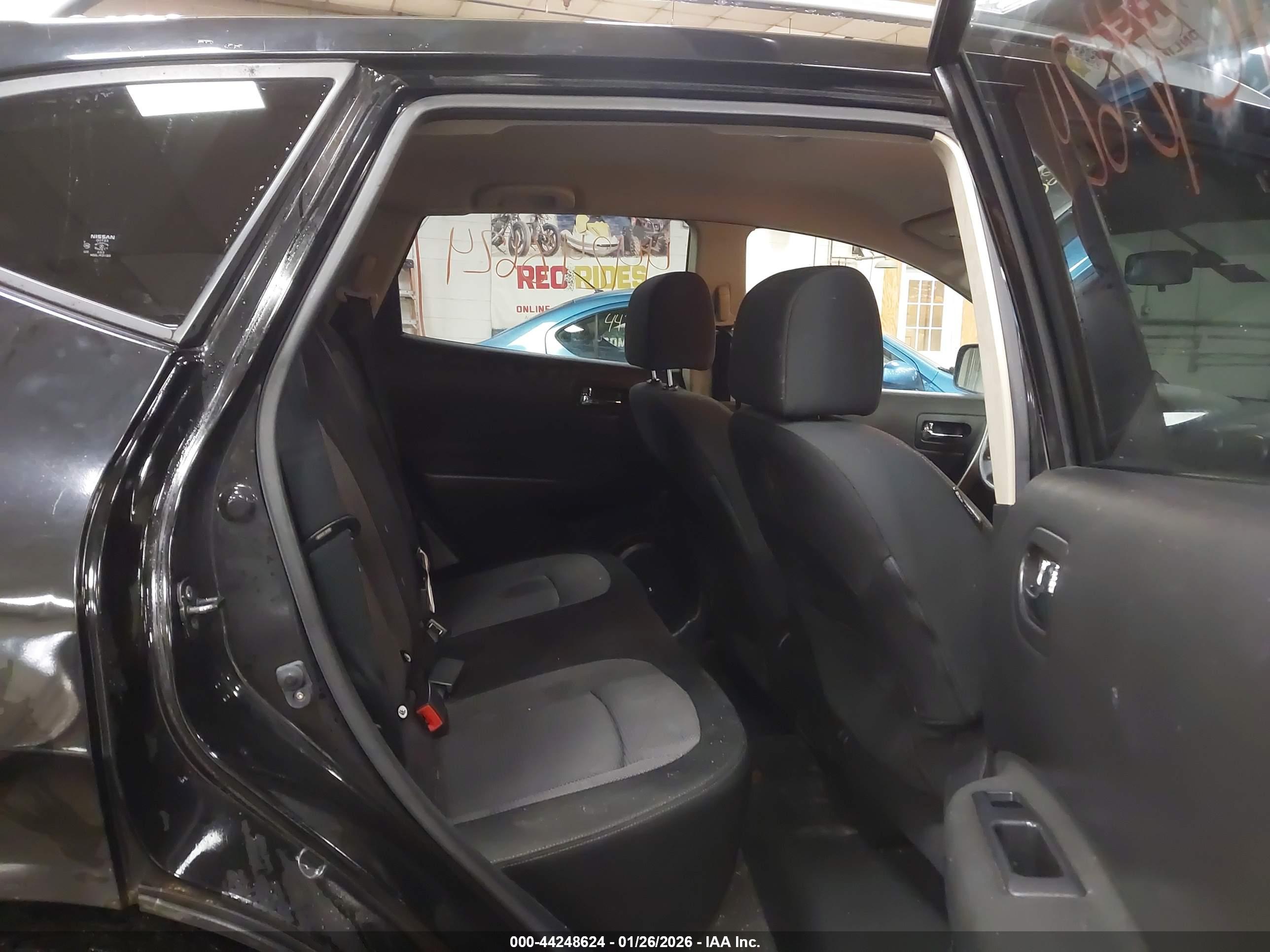 NISSAN ROGUE image 8