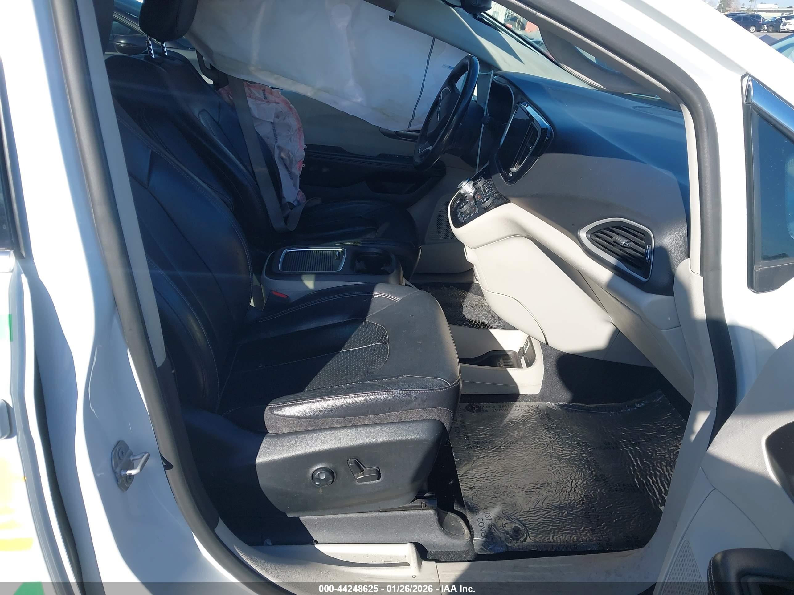 CHRYSLER PACIFICA image 5