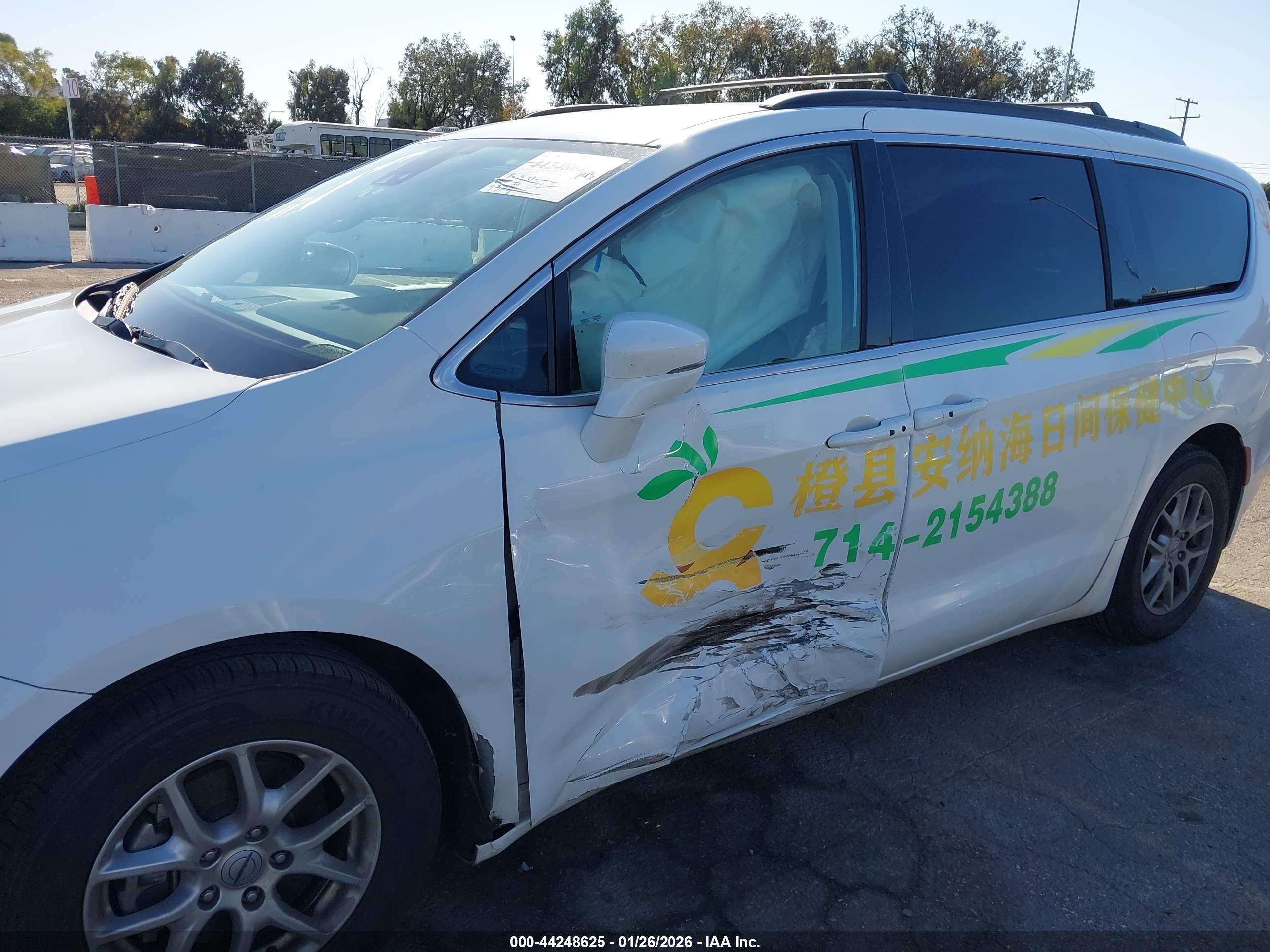 CHRYSLER PACIFICA image 6