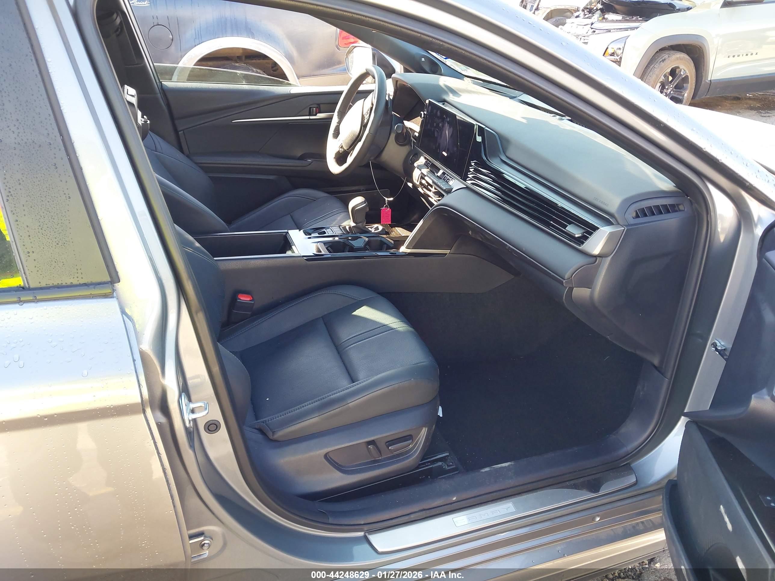 TOYOTA CAMRY image 5