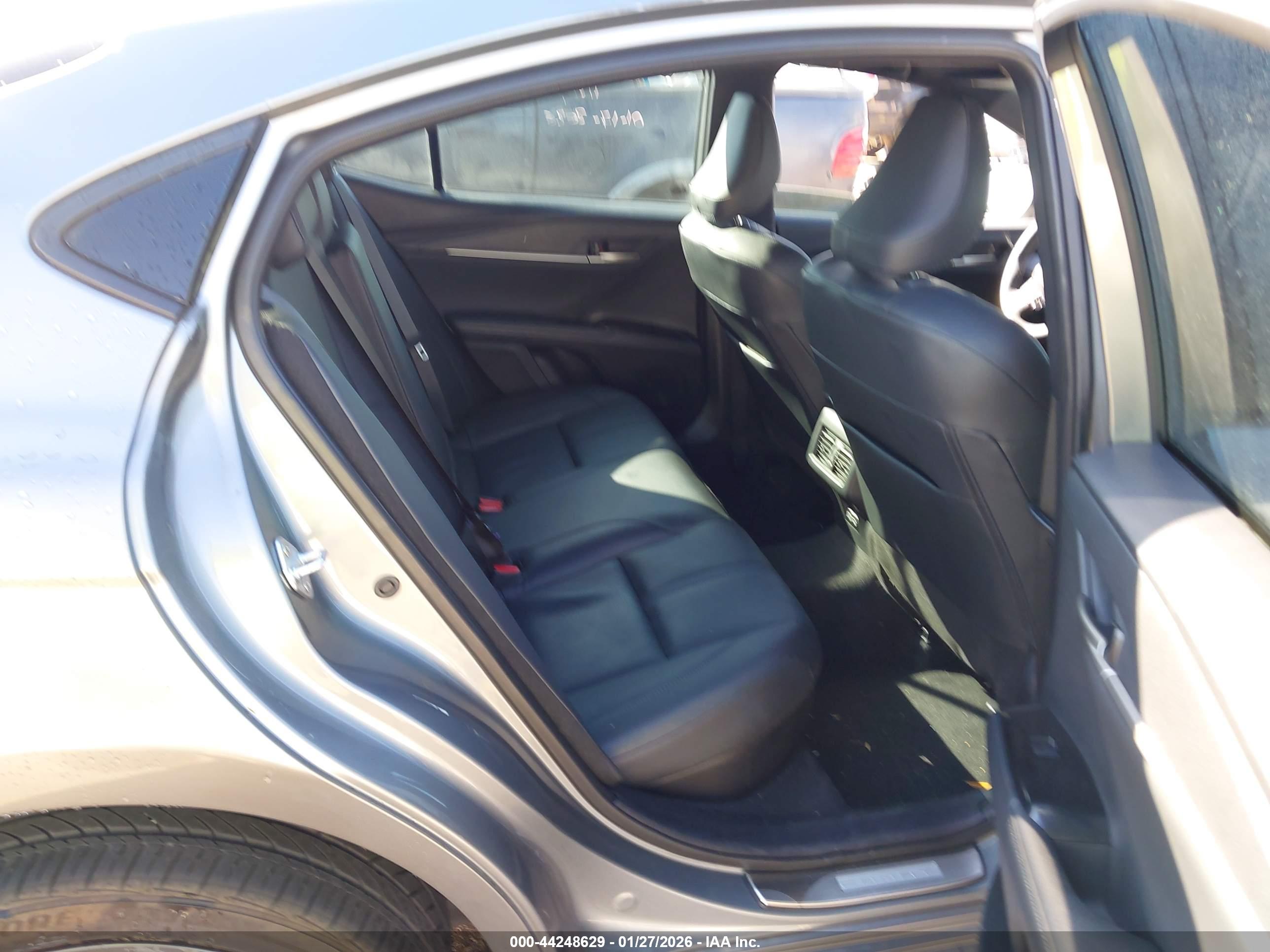 TOYOTA CAMRY image 8