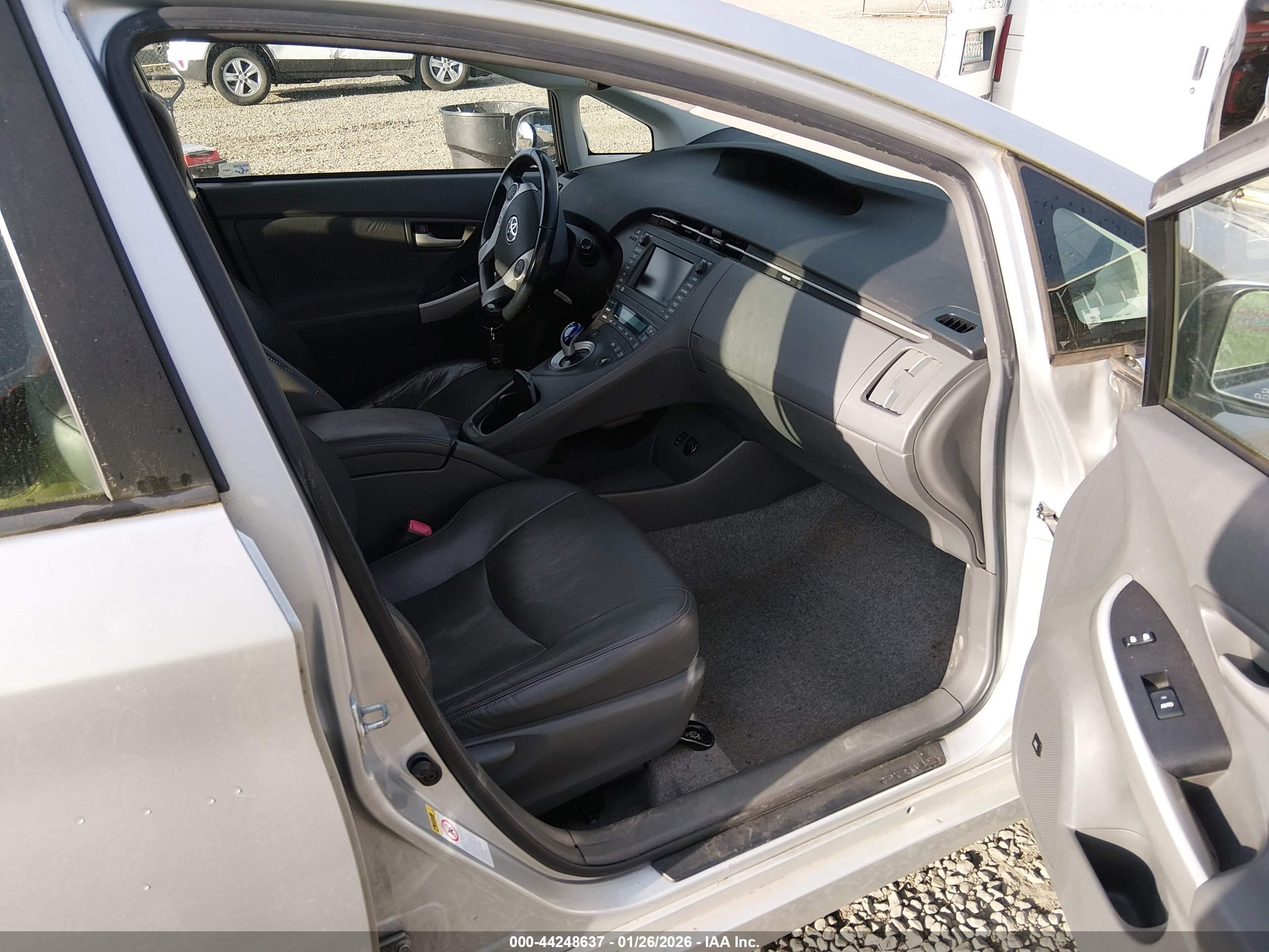 TOYOTA PRIUS image 5