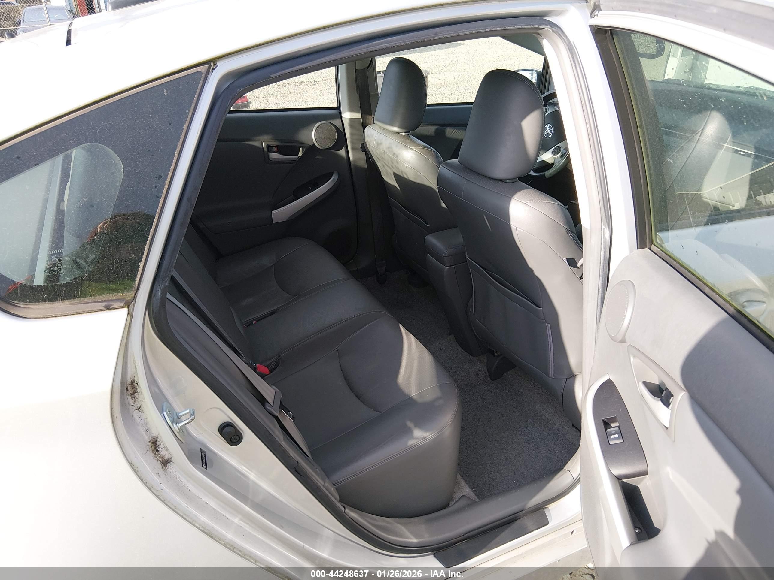 TOYOTA PRIUS image 8