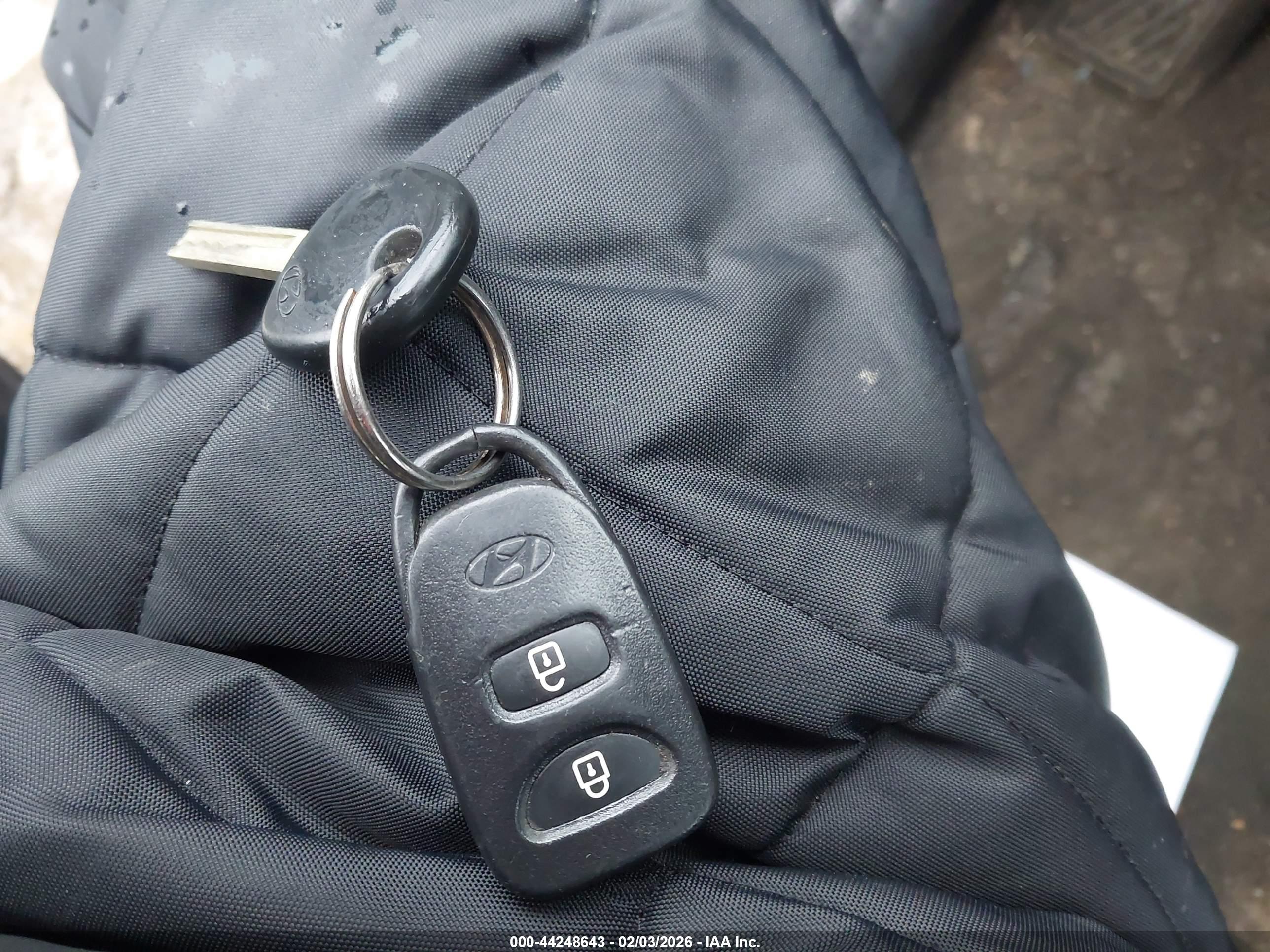 HYUNDAI ACCENT image 11