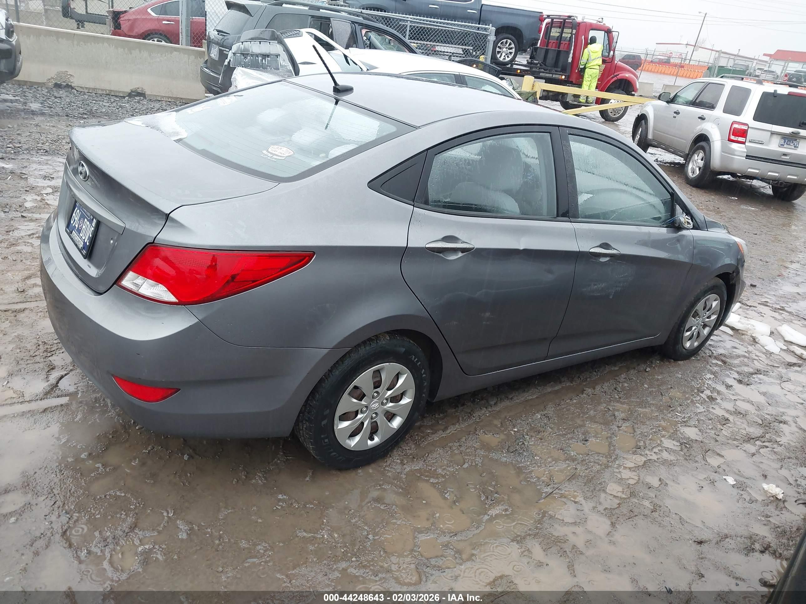 HYUNDAI ACCENT image 4