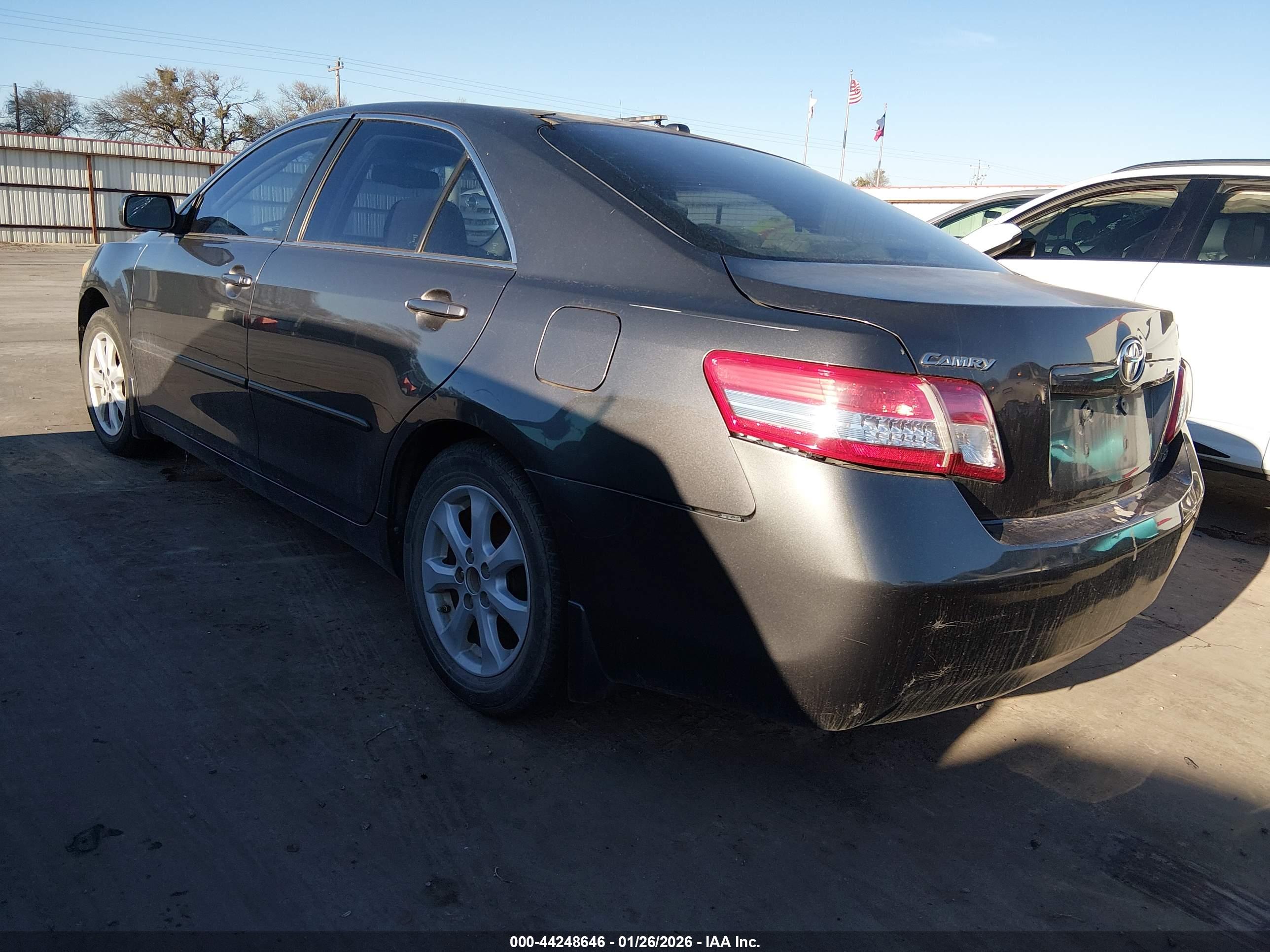 TOYOTA CAMRY image 3