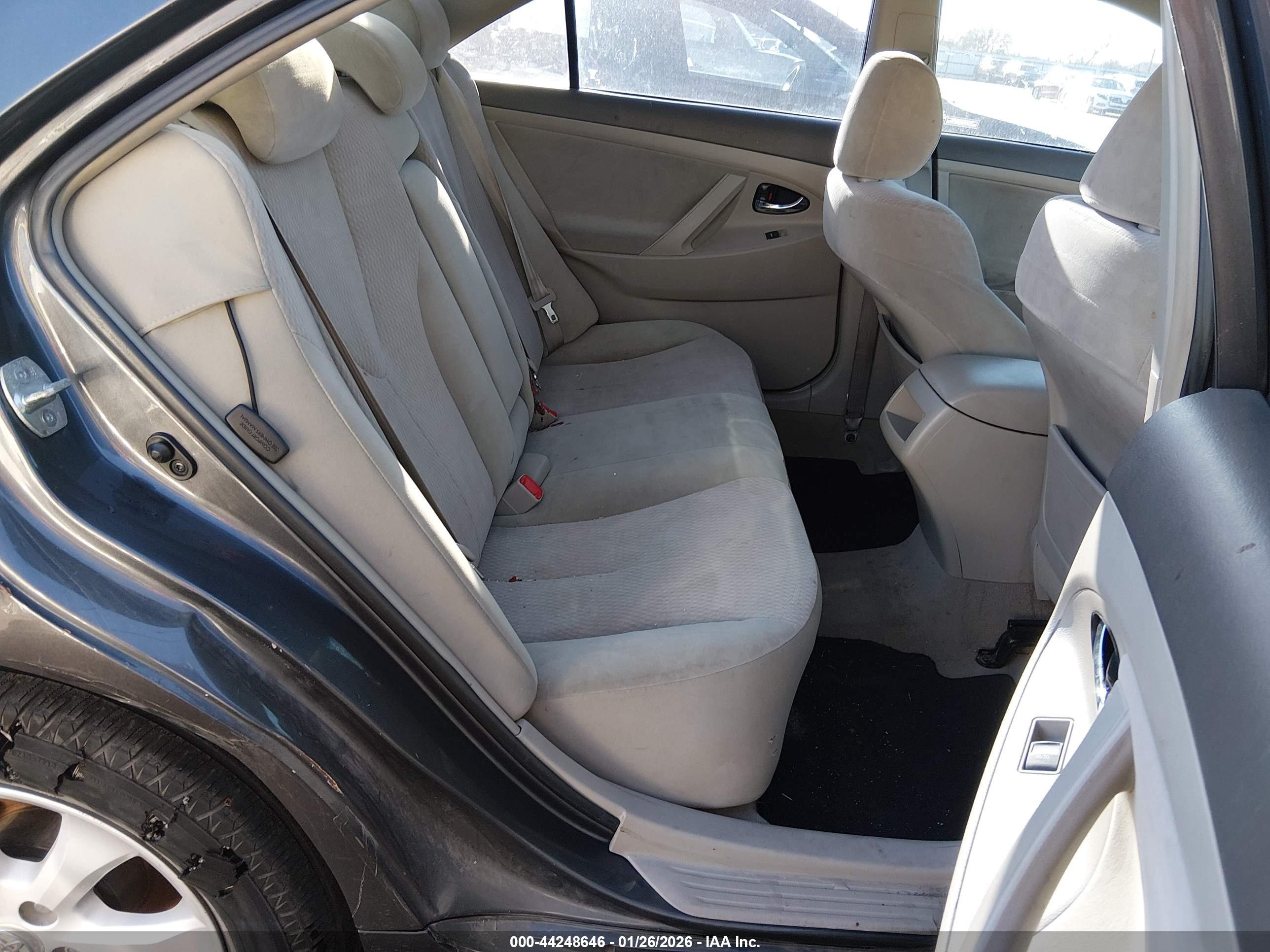 TOYOTA CAMRY image 8