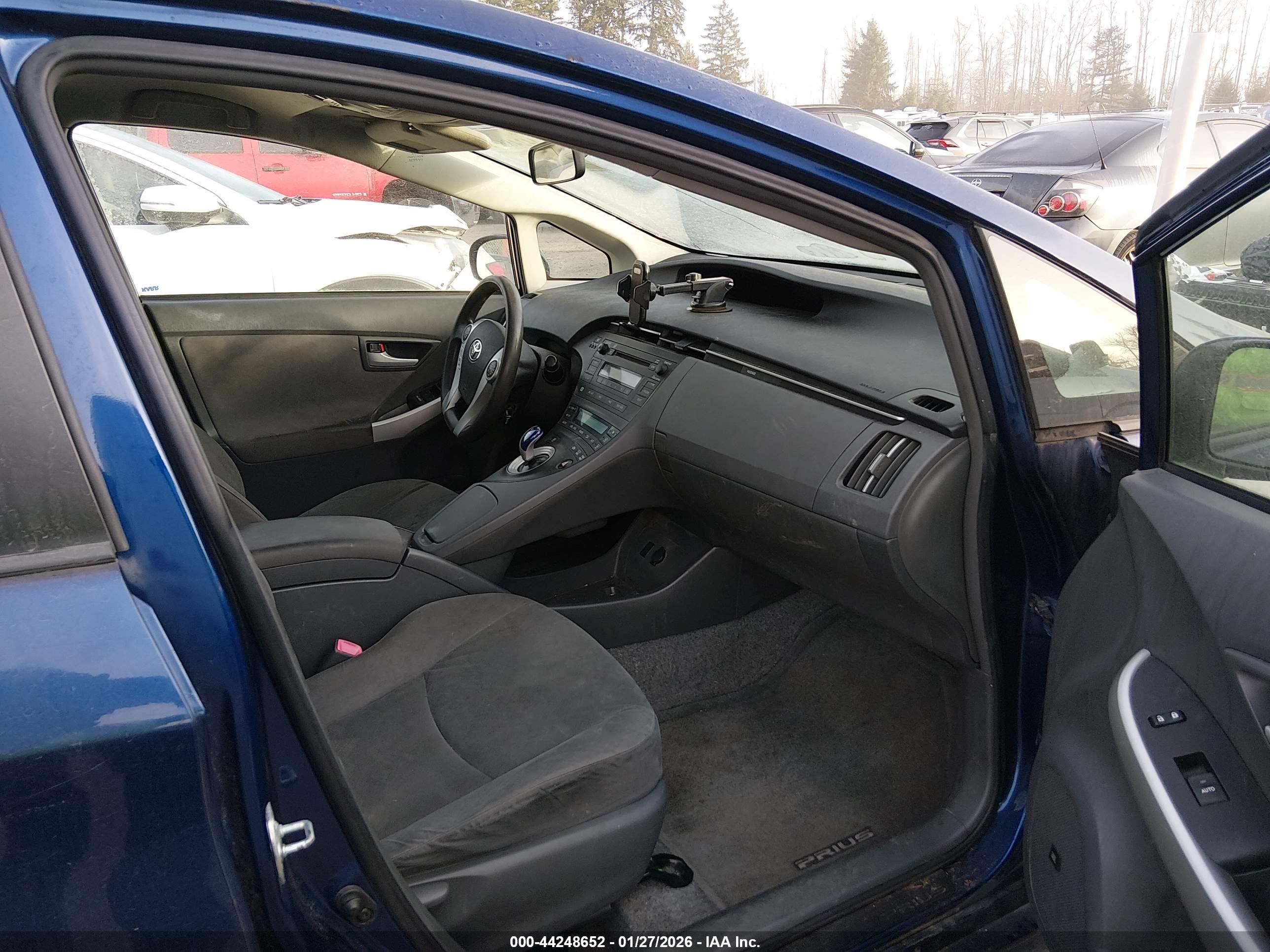 TOYOTA PRIUS image 5