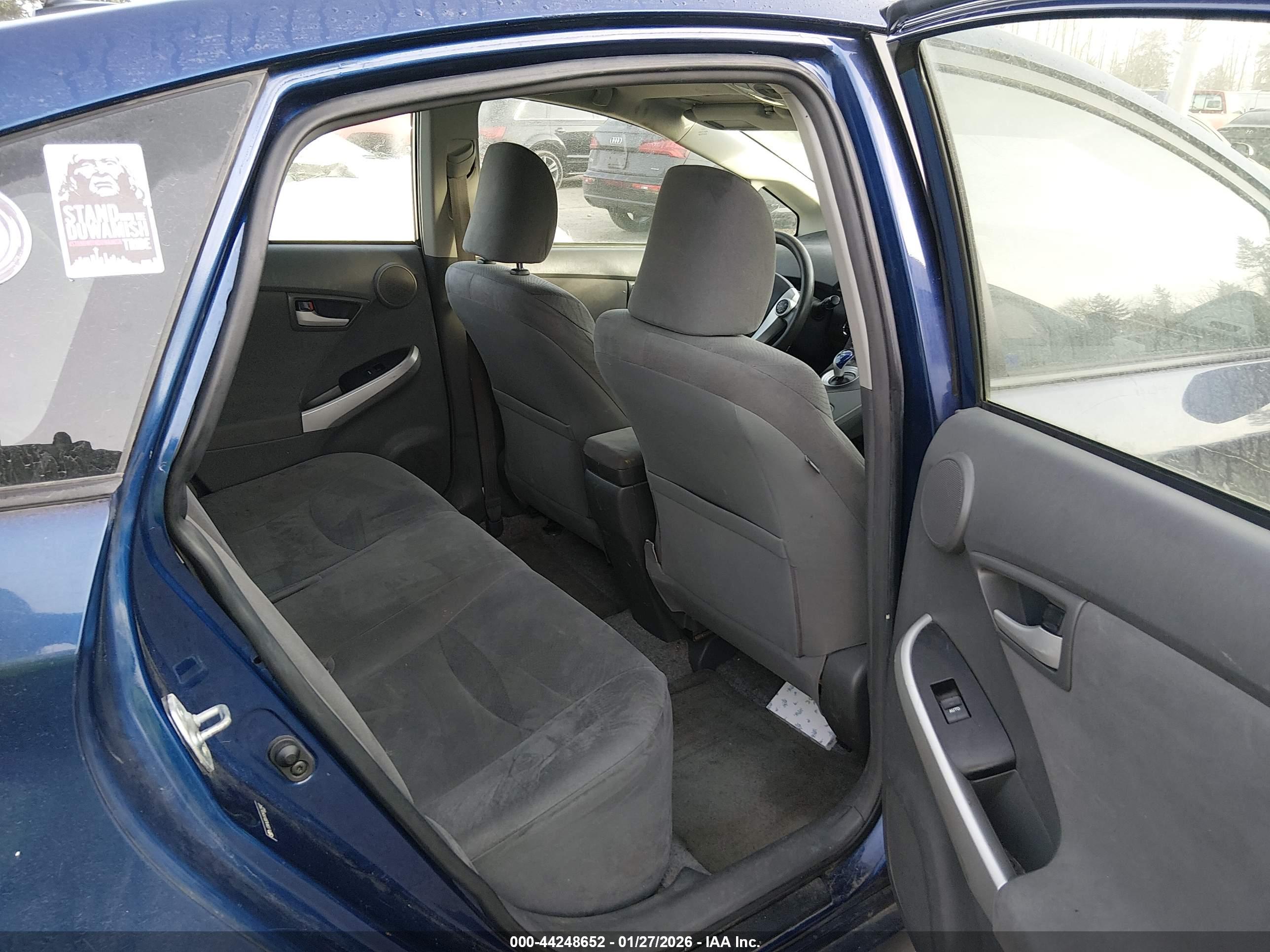 TOYOTA PRIUS image 8