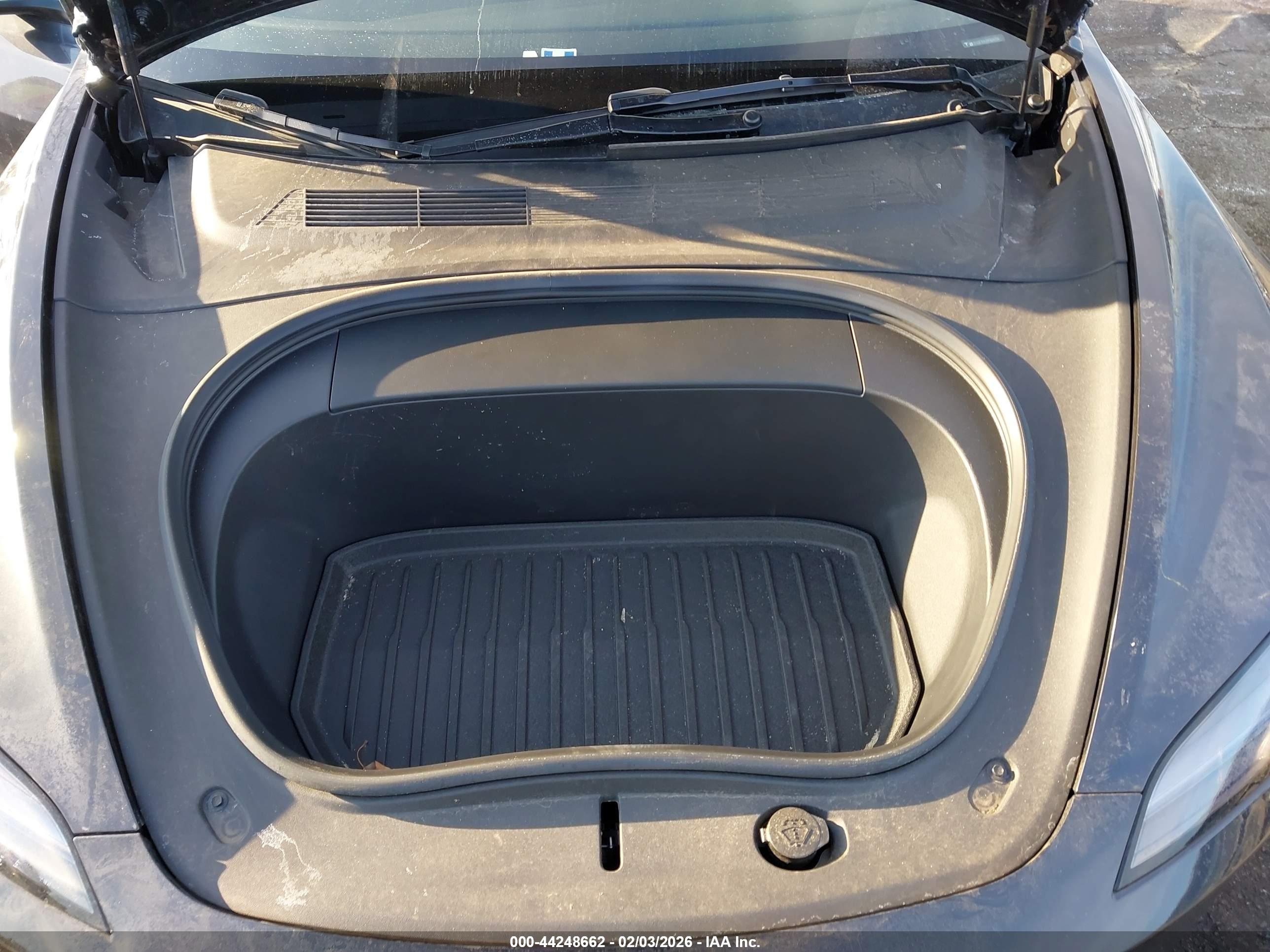 TESLA MODEL image 10