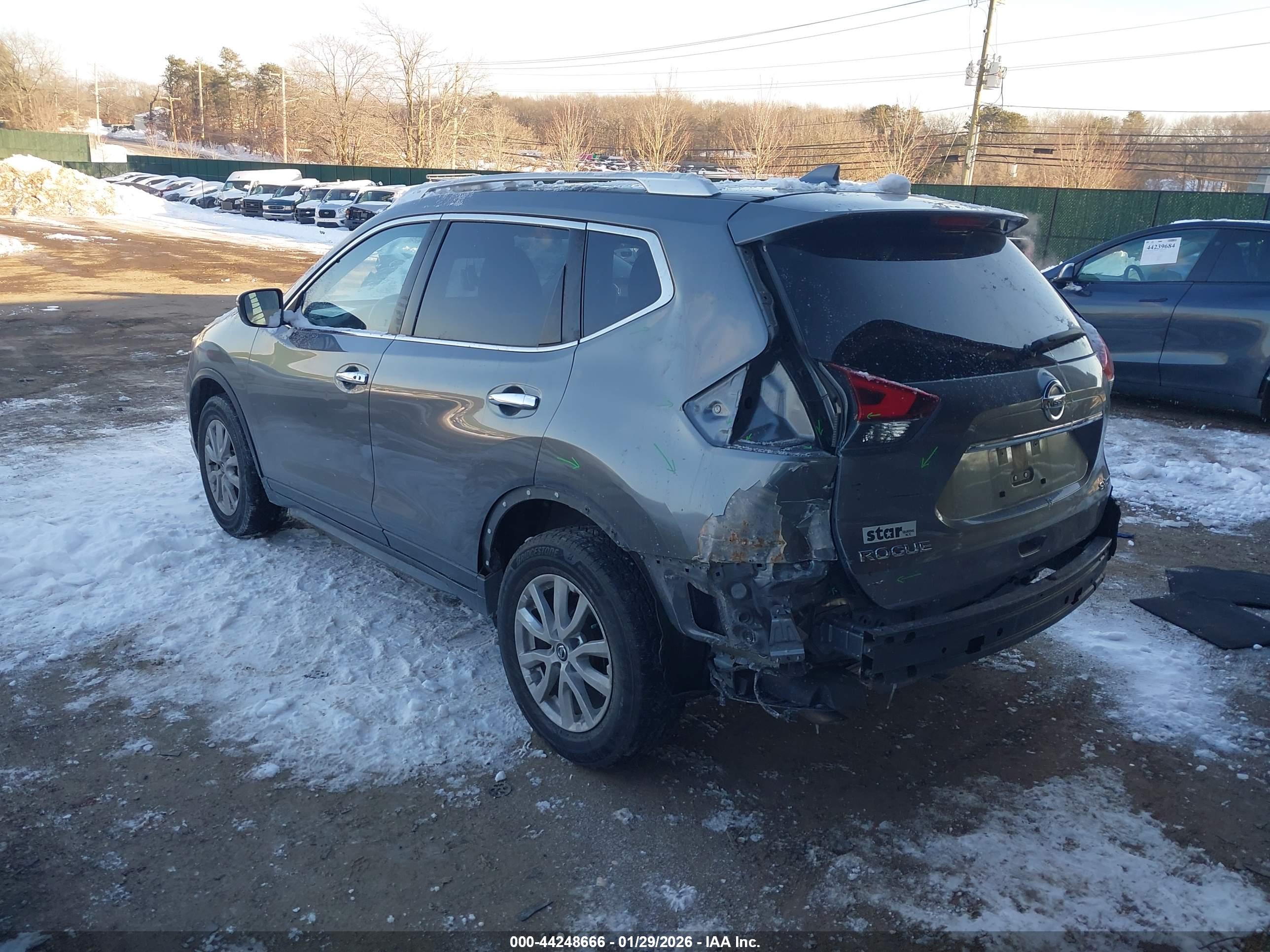 NISSAN ROGUE image 3