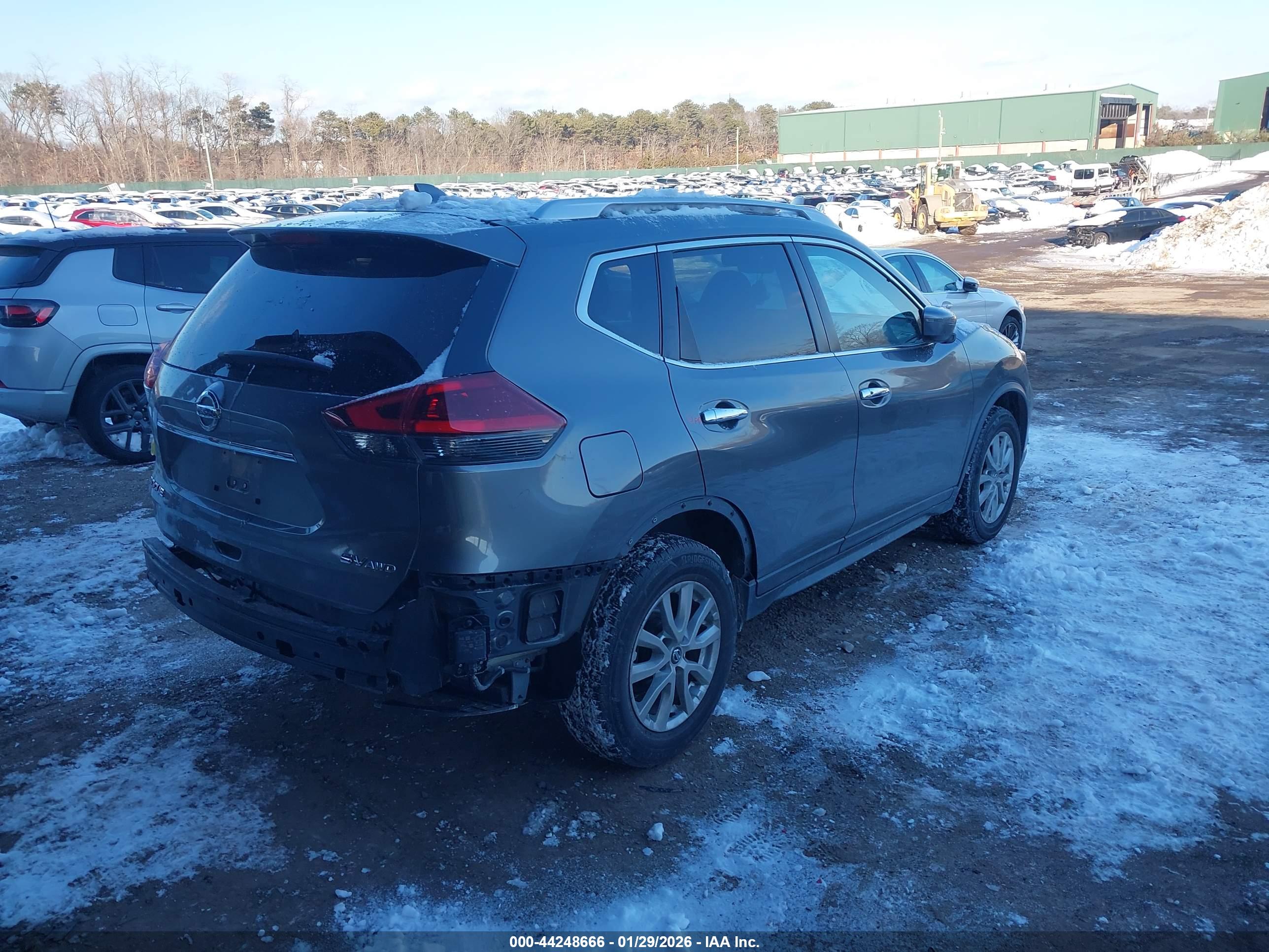NISSAN ROGUE image 4