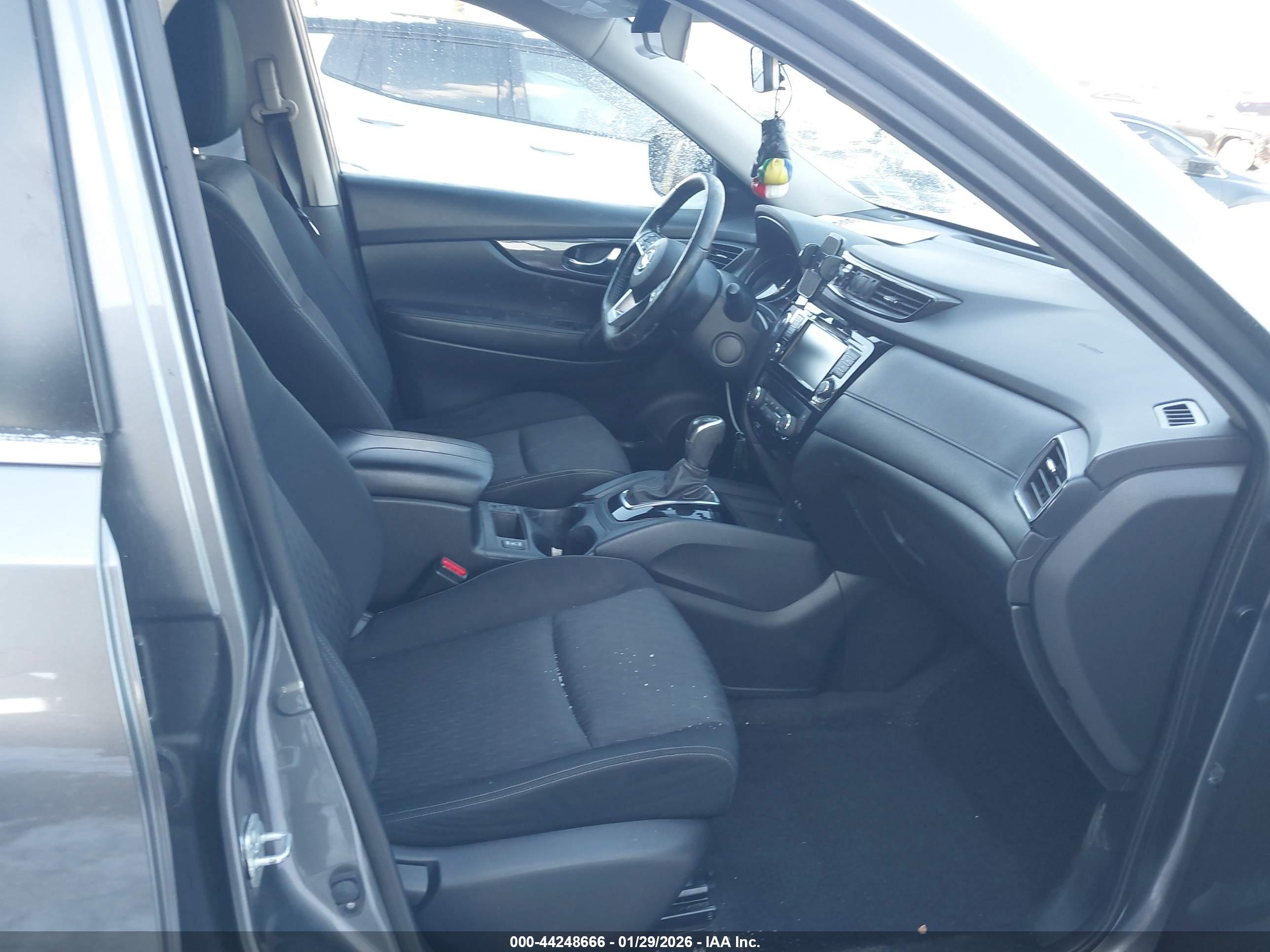 NISSAN ROGUE image 5
